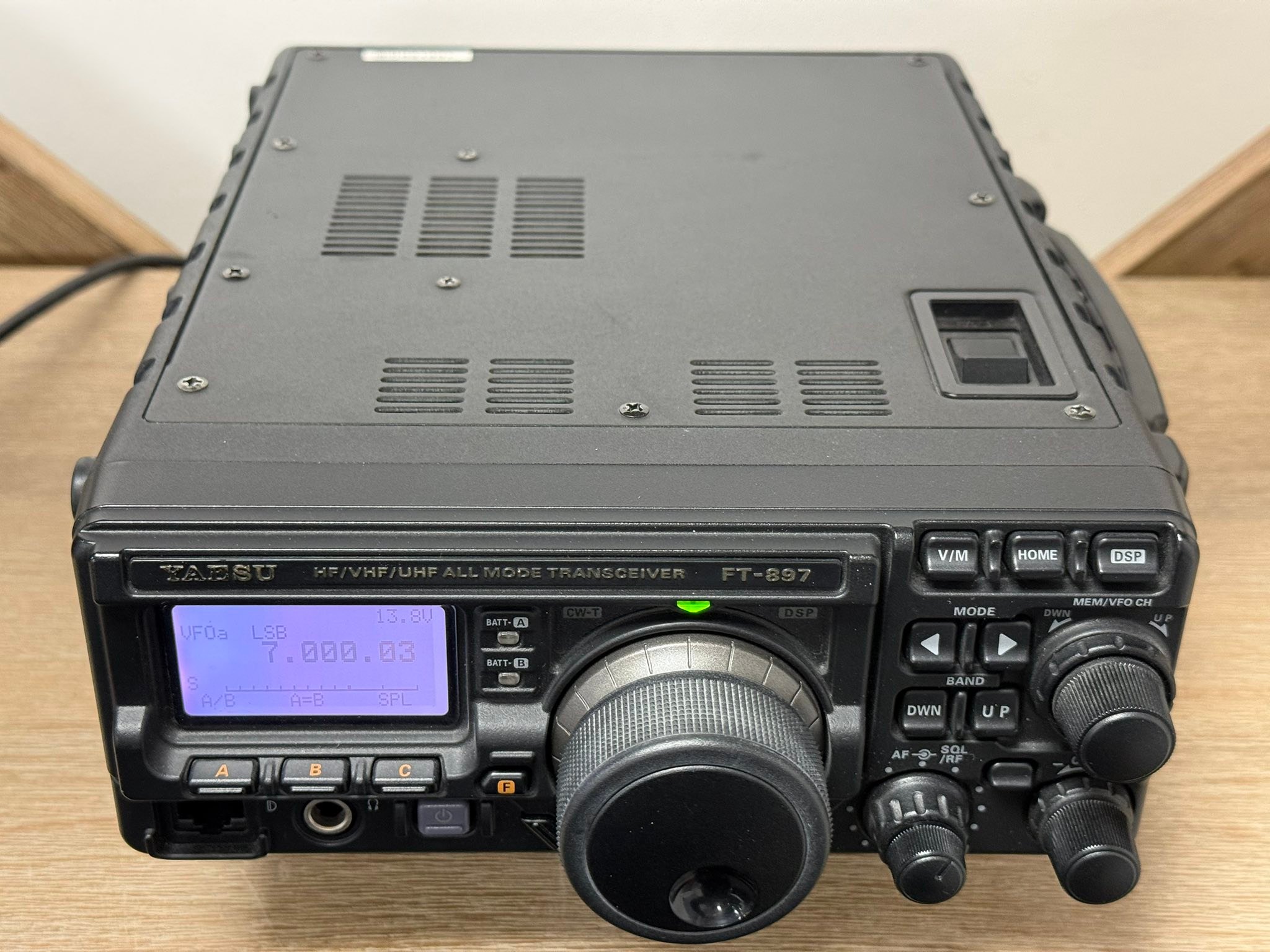 SECOND HAND YAESU FT-897D HF VHF UHF MULTI MODE TRANSCEIVER