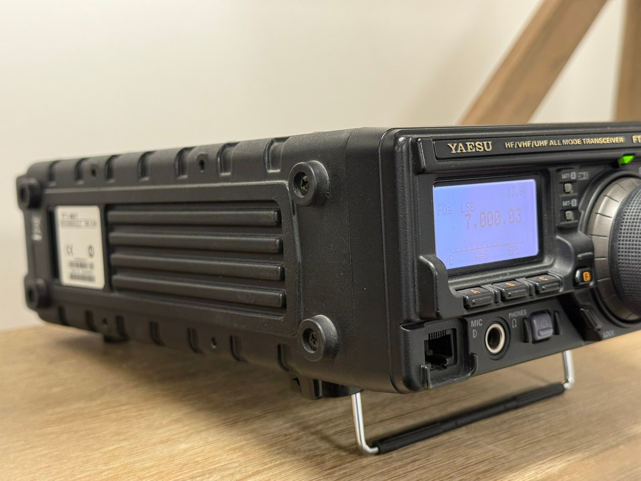 SECOND HAND YAESU FT-897D HF VHF UHF MULTI MODE TRANSCEIVER