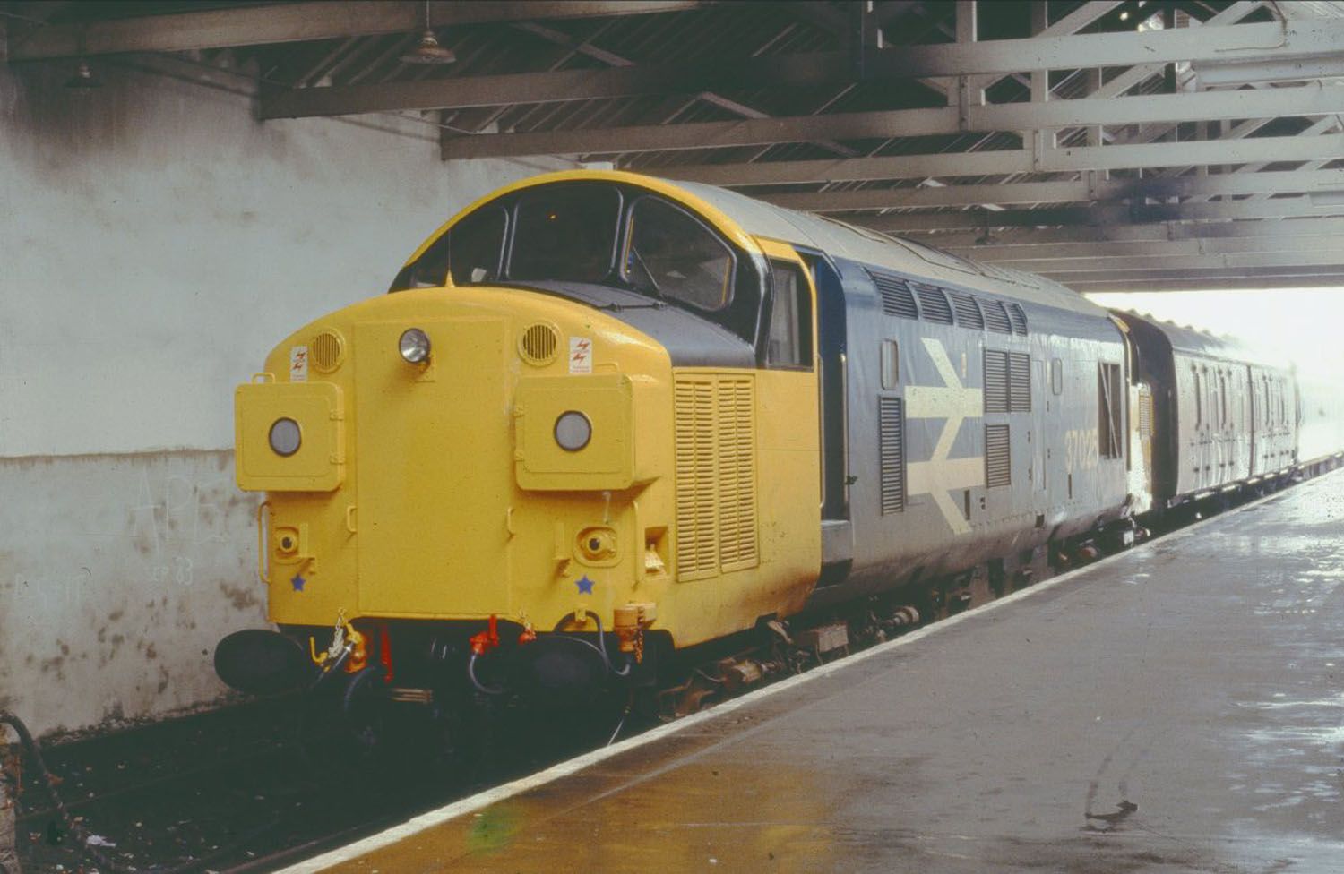 Rail Thing - 80s UK Railscene | First visit of a Large Logo liveried ...
