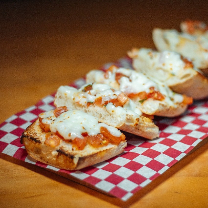 Pizzarella - La entrada perfecta, nuestra Bruschette 🥰...
