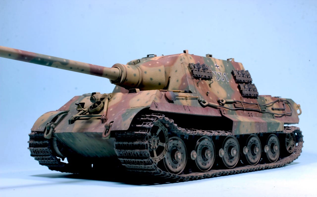 Jagdtiger: Building Trumpeter