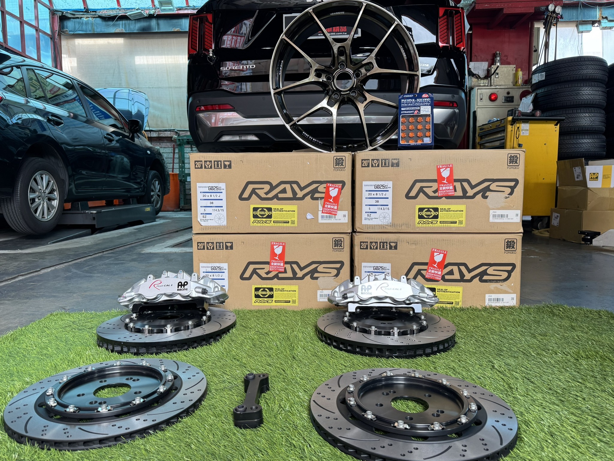 麗車坊汽車精品 台南永華門市 - 🔥KIA Sorento 升級 AP Racing x Rays Wheels... | Facebook