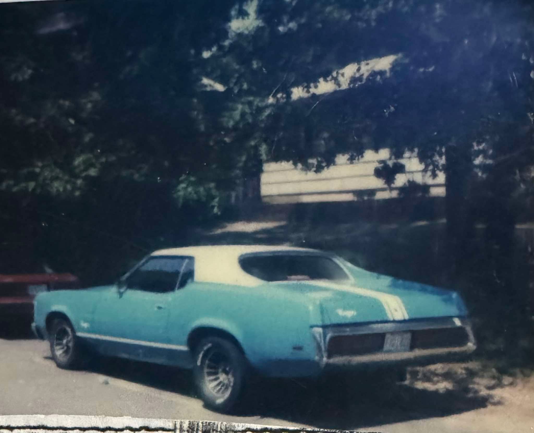 モンキ Hi! I am looking for my 1971 Cougar XR7 factory grabber blue . VIN
