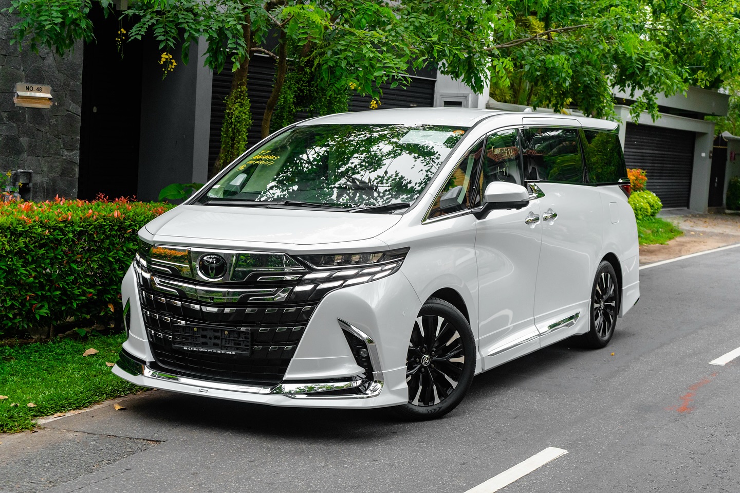 Toyota Alphard Executive Lounge - 2025 - Brand New • Metallic 