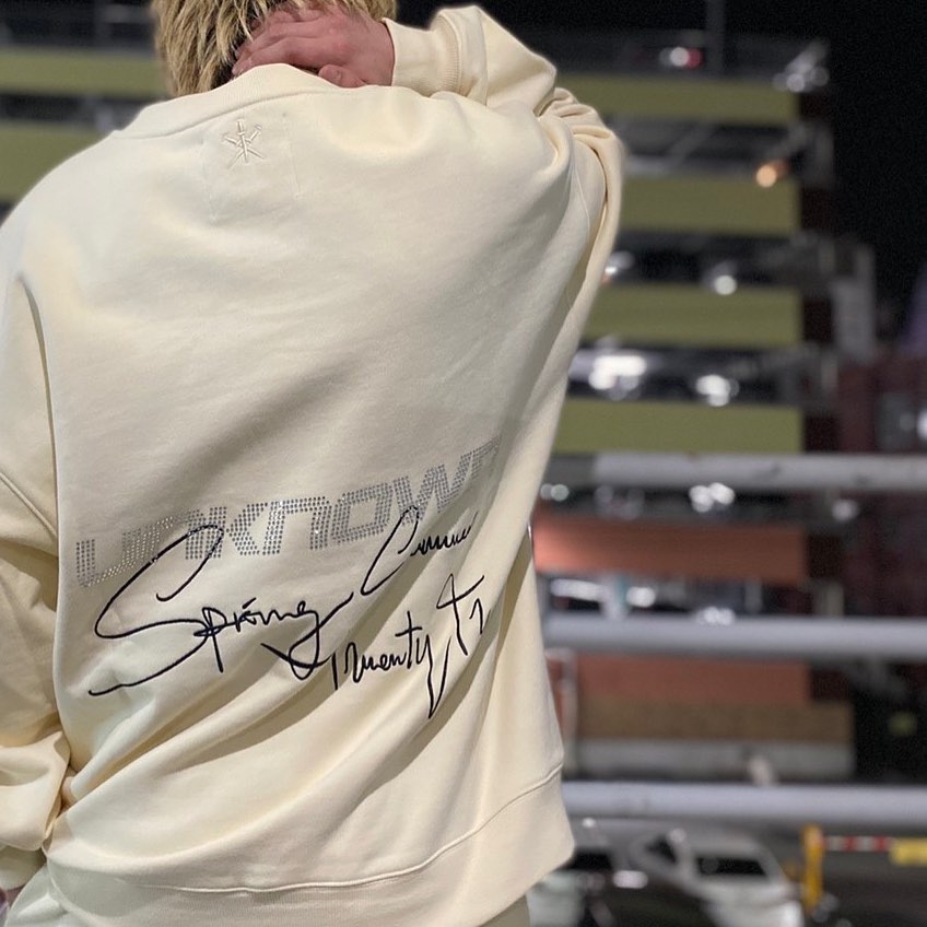 UNKNOWN SIGNATURE RHINESTONE CREW NECK & SIGNATURE RHINESTONE 