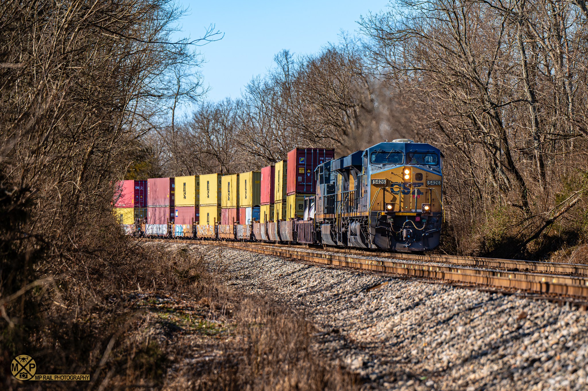 MP - CSX intermodal I142 climbs the grade as it comes into ...