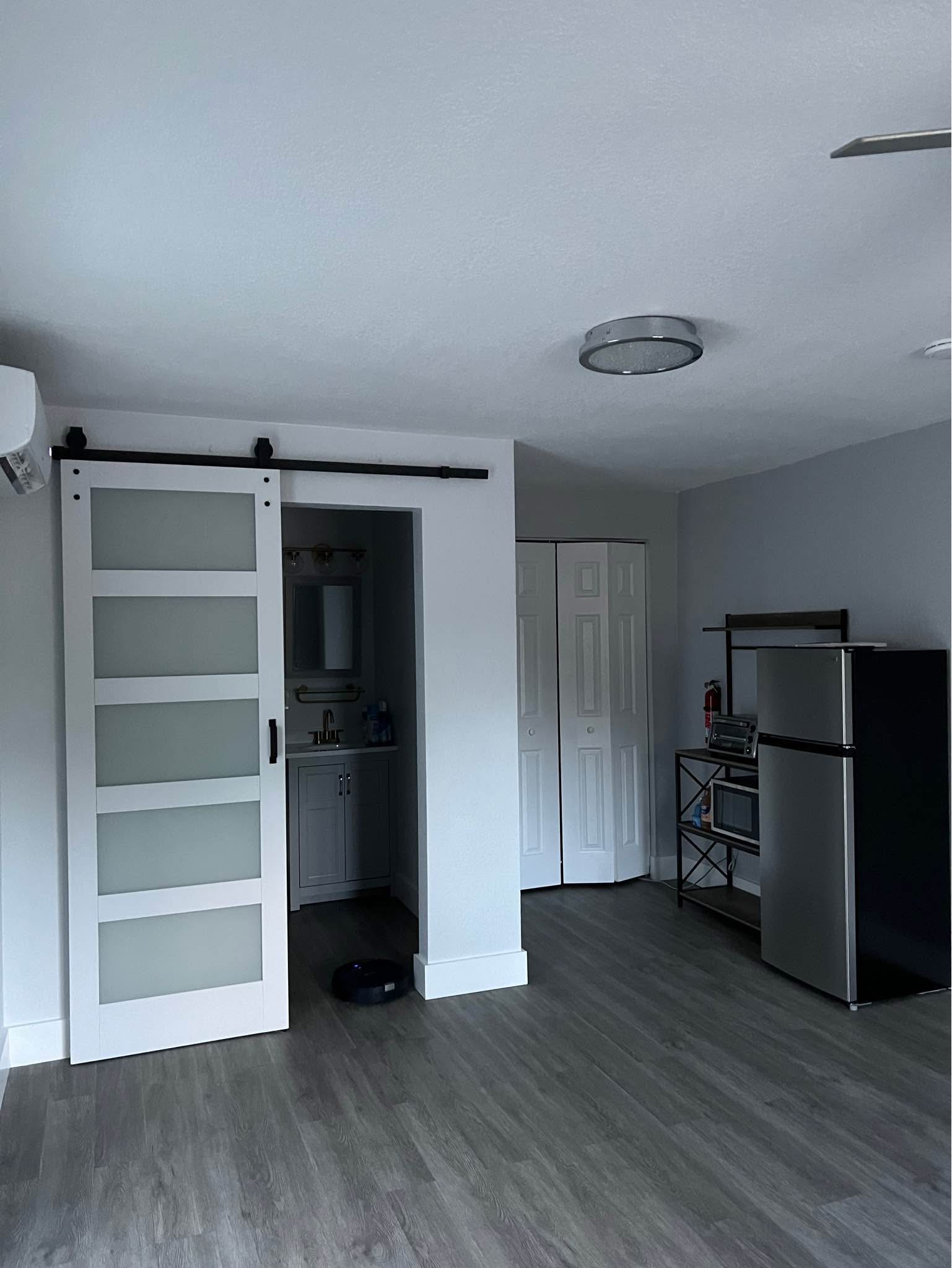 Efficiency For Rent In Miami 900