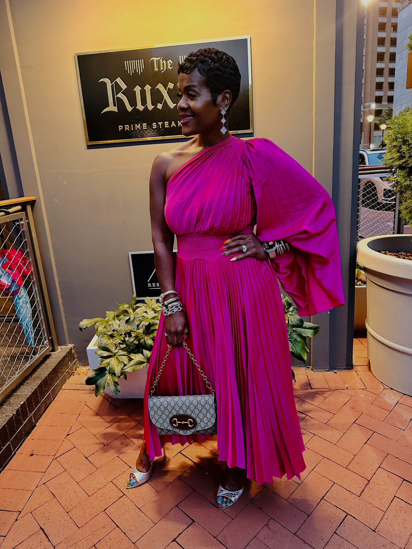 how to dress for anniversary dinner Effortless luxe look with hot pink pleats LowStock:43311074934835 Where to buy prom Anniversary date outfit ideas US Size:L