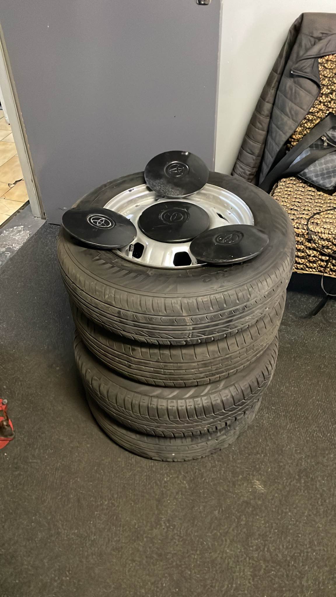 OEM Toyota Tazz wheels 4X100 PCD with centre caps - Car Wheels, Tires ...