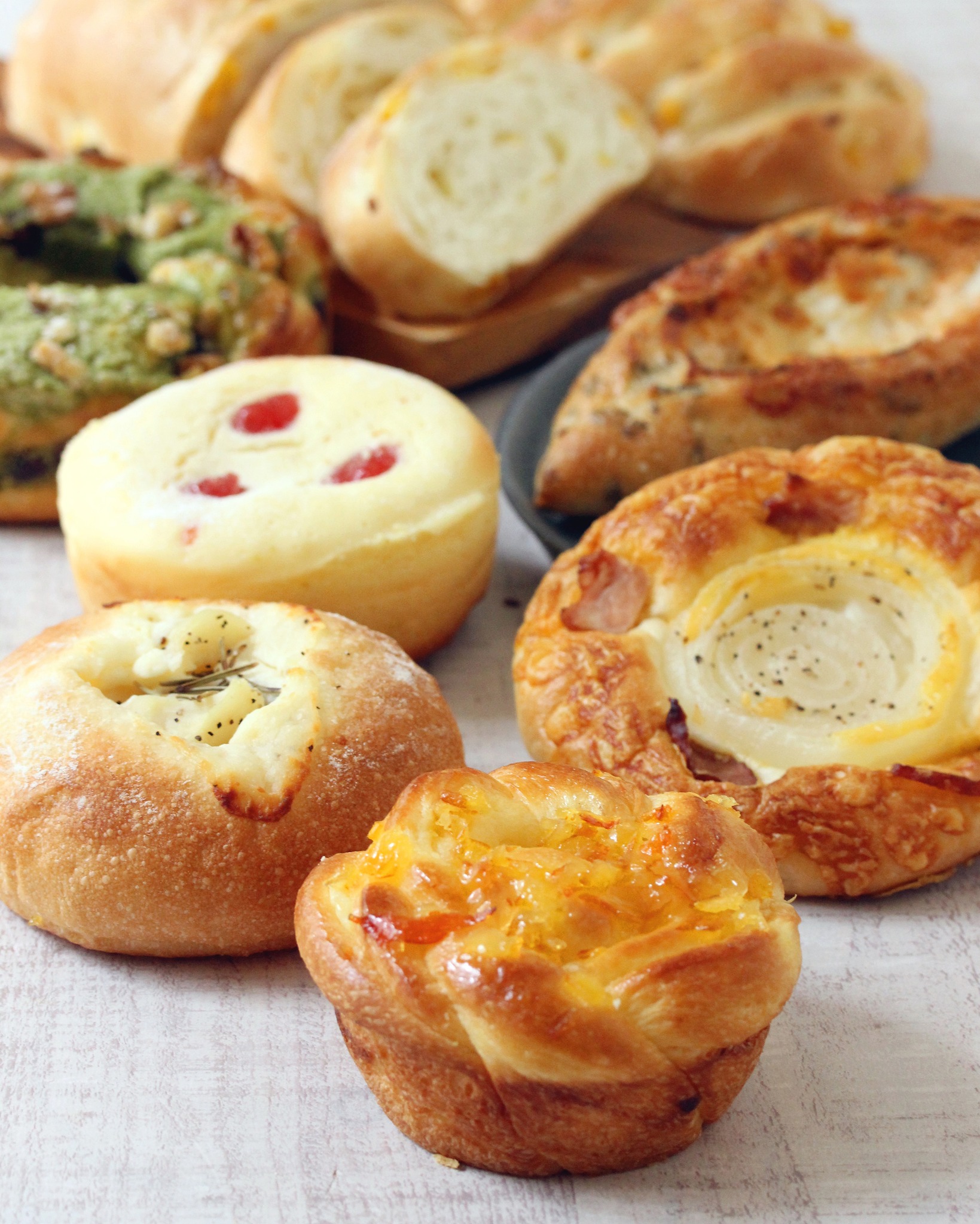 ドンク - 【季節のサンドウィッチ発売のお知らせ】 チキンストロガノフ