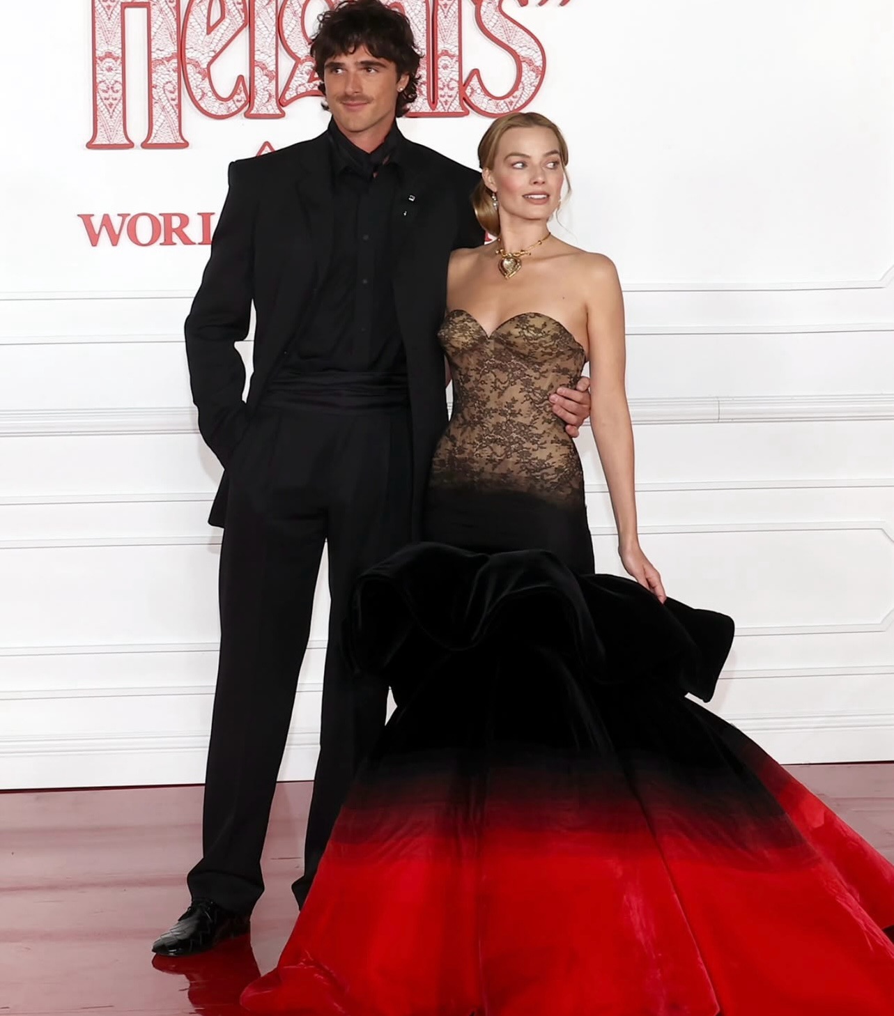 The premiere of “Wuthering Heights” was a showcase of daring fashion decisions that brought a fresh thrill to premiere-night fashion. Margot Robbie stole the spotlight in a custom Schiaparelli gown, offering a