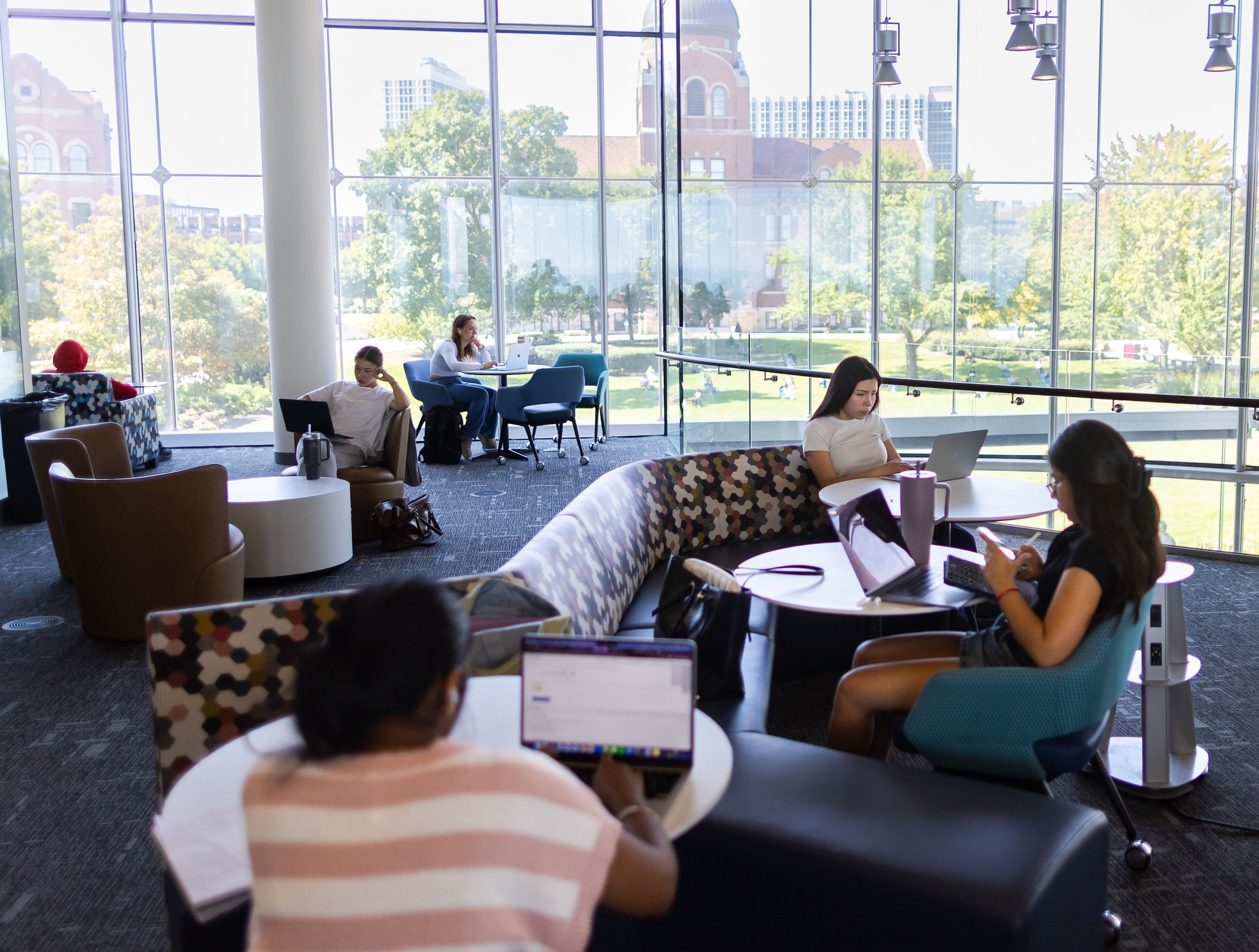 🚨... - Loyola University Chicago University Libraries | Facebook