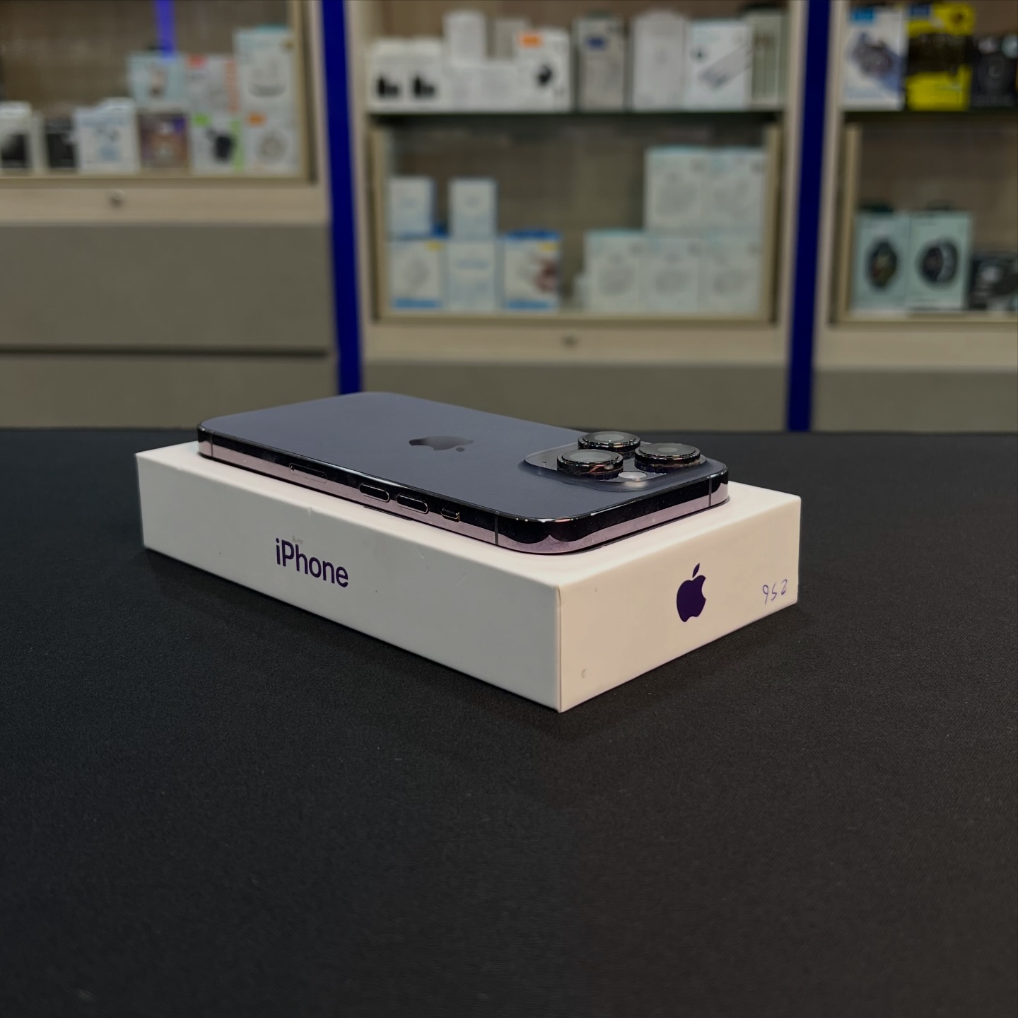 Used iPhone 14 Pro 256GB Purple: - 81% battery health - ⁠1 
