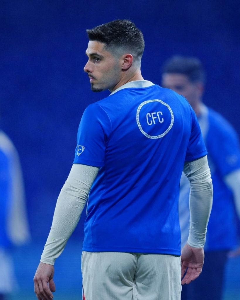🟨 67' 🟨 70' Pedro Neto becomes the SEVENTH Chelsea player to be