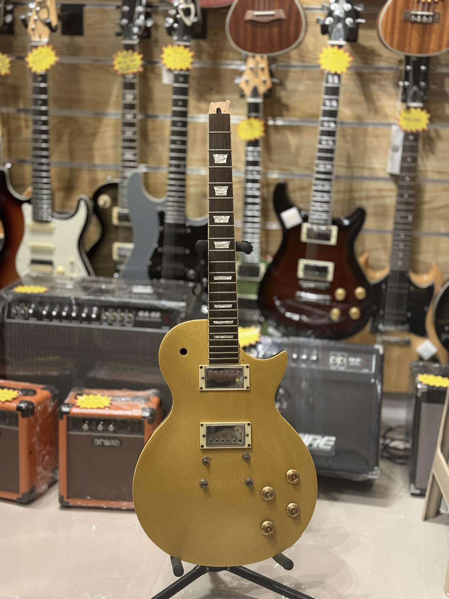 SJ - Les Paul Headless 😎 Literal 😂 Abangan ang resulta! ️ ️🔥 | Facebook