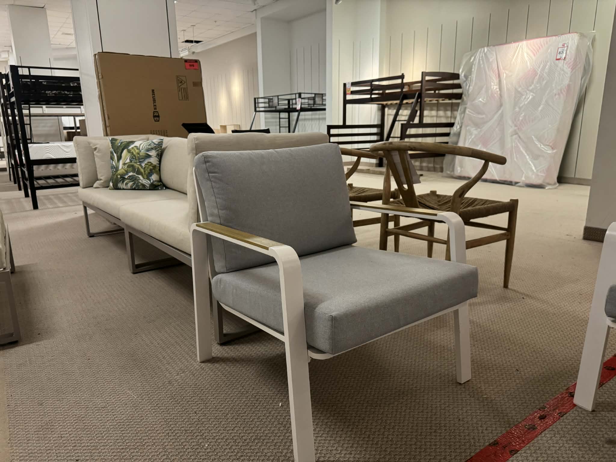 Meubles - 📍 5401, boulevard des Galeries, (Galeries de la capitale) 📞 ...
