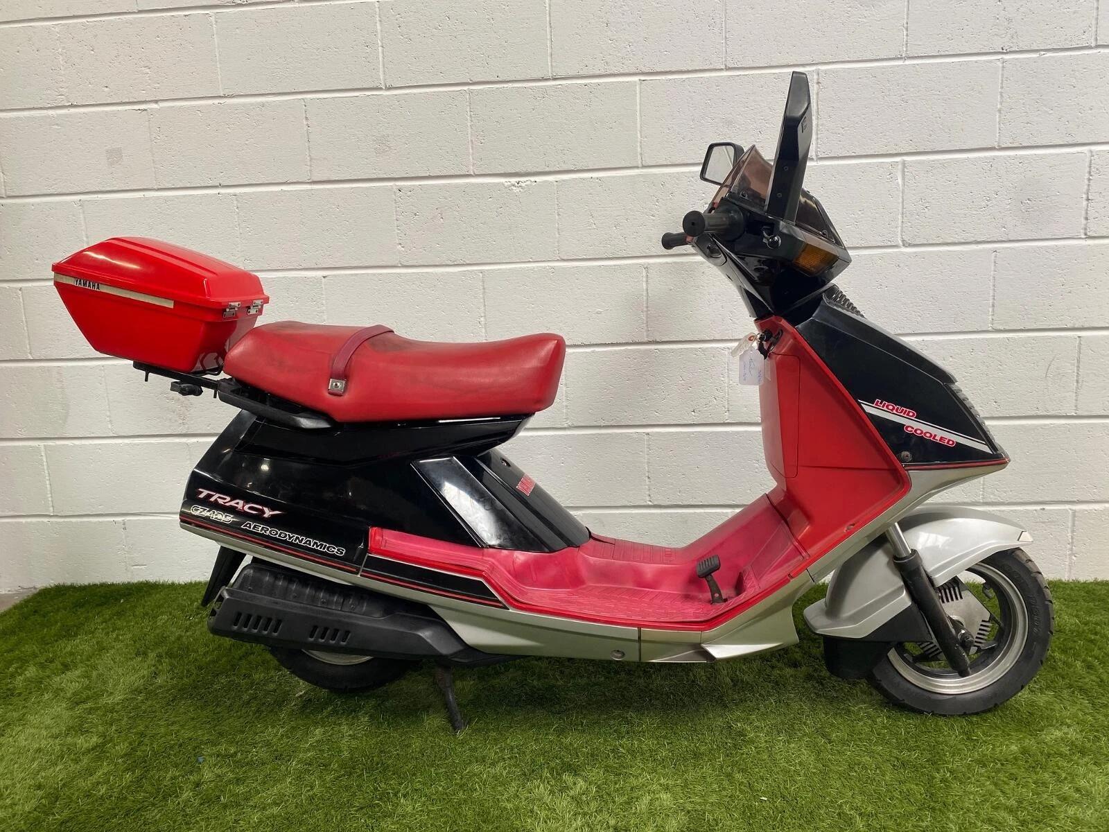 80's - Rev up your nostalgia with this stunning 1989 Kawasaki
