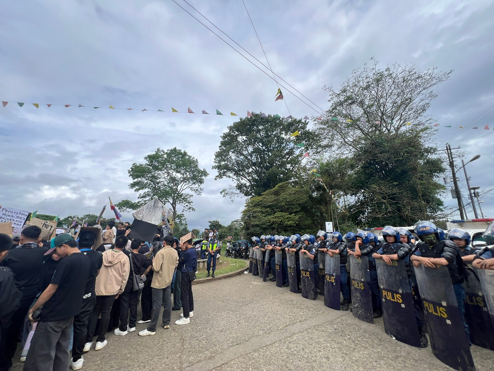 Radyo - “𝐖𝐀𝐋𝐀𝐍𝐆 𝐊𝐔𝐊𝐔𝐑𝐀𝐏 𝐒𝐀 𝐌𝐆𝐀 𝐊𝐔𝐑𝐀𝐏,” 𝐀𝐍𝐆 𝐈𝐒𝐀 𝐒𝐀 𝐌𝐆𝐀 𝐏𝐀𝐍𝐀𝐖𝐀𝐆𝐀𝐍 𝐍𝐆 𝐌𝐆𝐀 ...