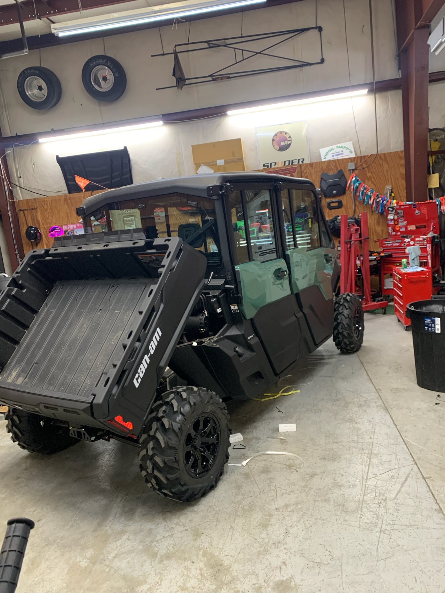 2026 DEFENDER MAX CAB 6 SEATER , HEAT AND A/C NEW MODEL FOR THIS 