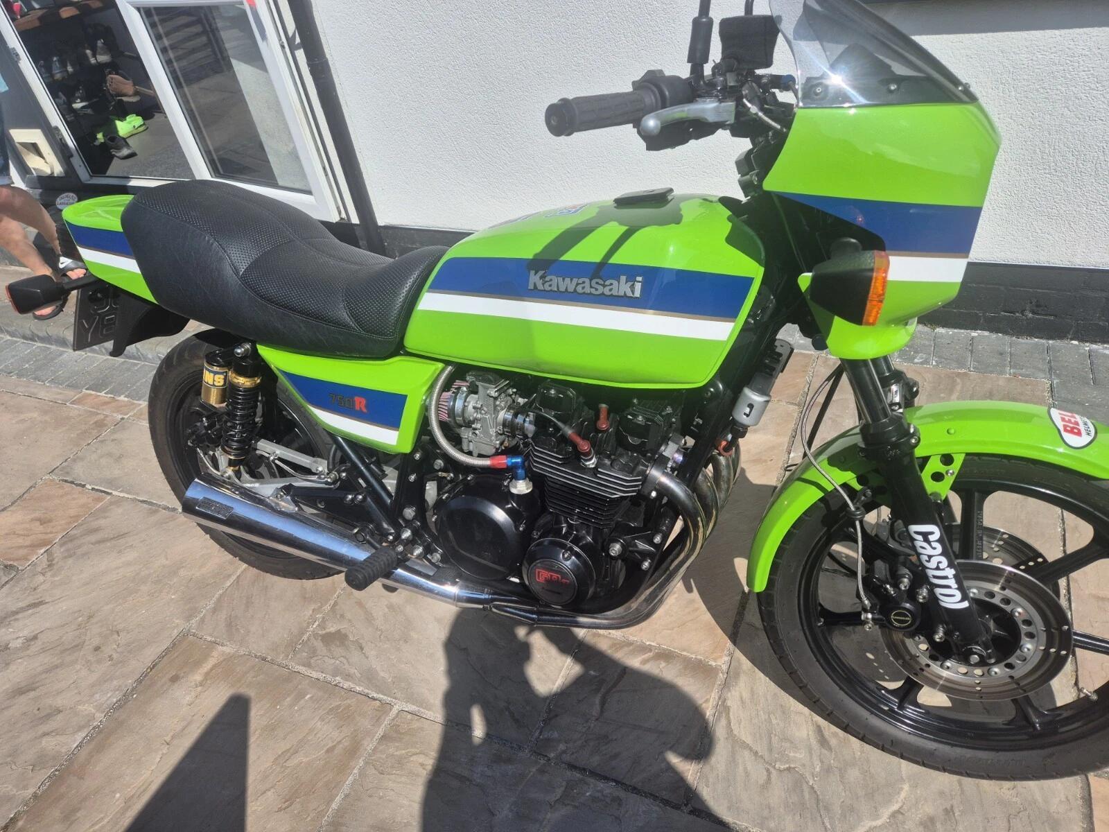 80's - Rev up your nostalgia with this stunning 1989 Kawasaki