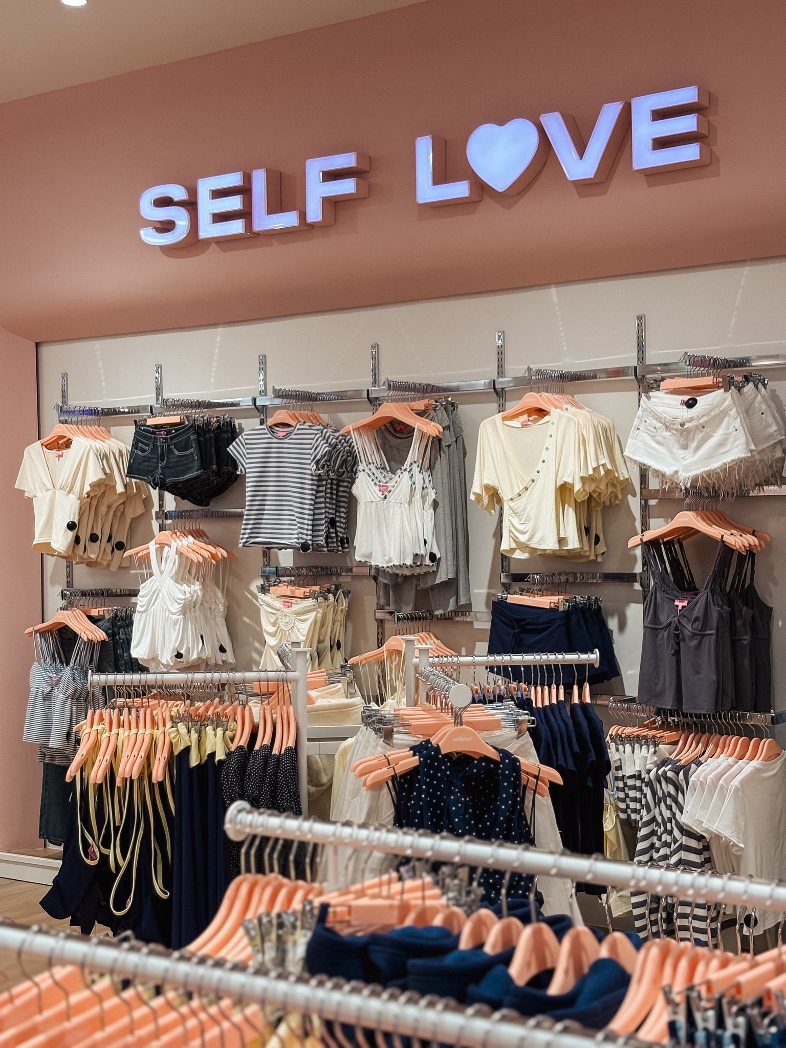 green hills dress shops Nashville, she's here 💘🎀 Edikted's first Tennessee location is now open at The Mall at Hills! Tag your bestie to spread the news. ✨ Category:HOLIDAY DRESSES
