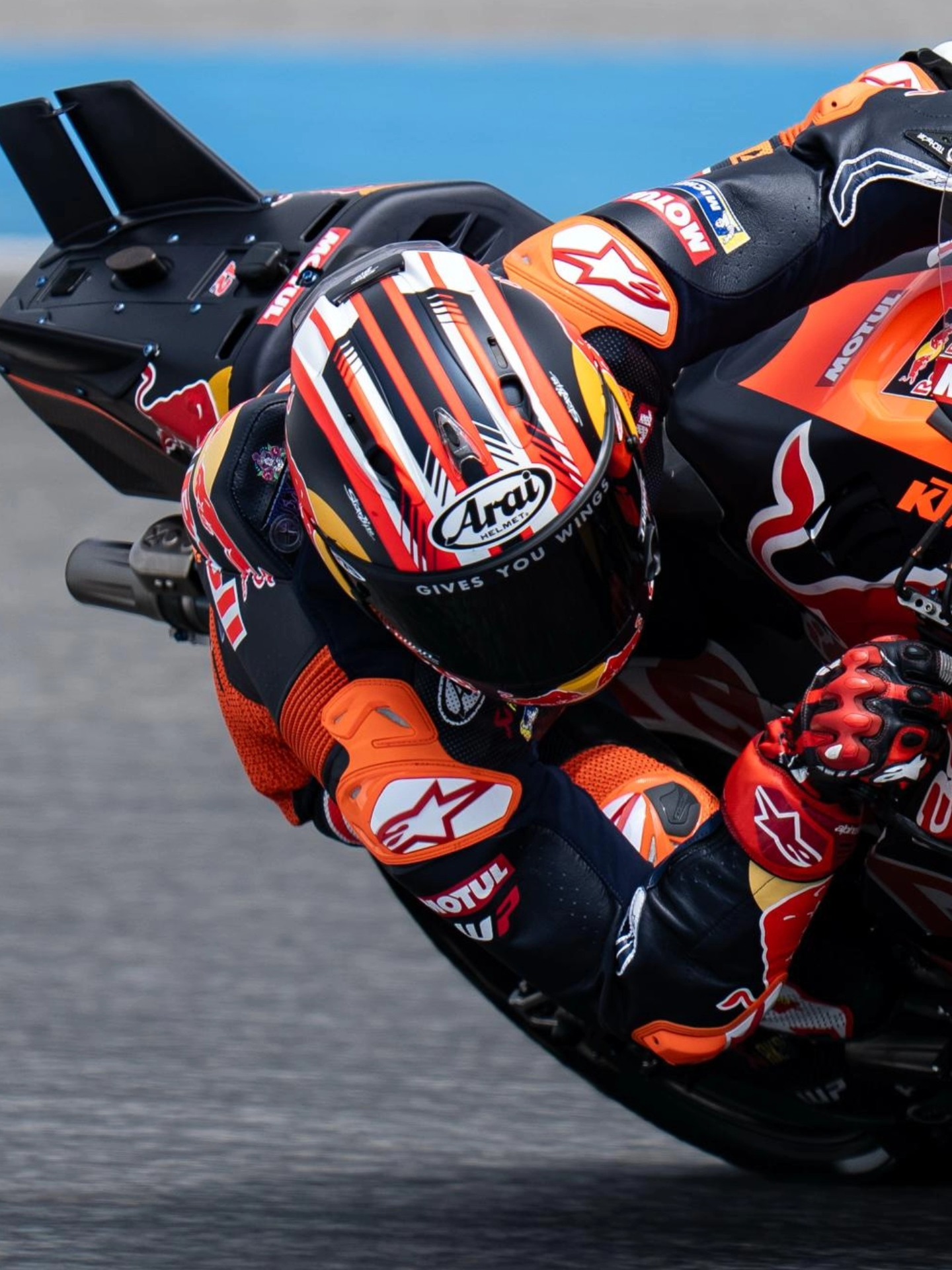Your #MondayMotivation courtesy of Maverick Viñales and the Arai 