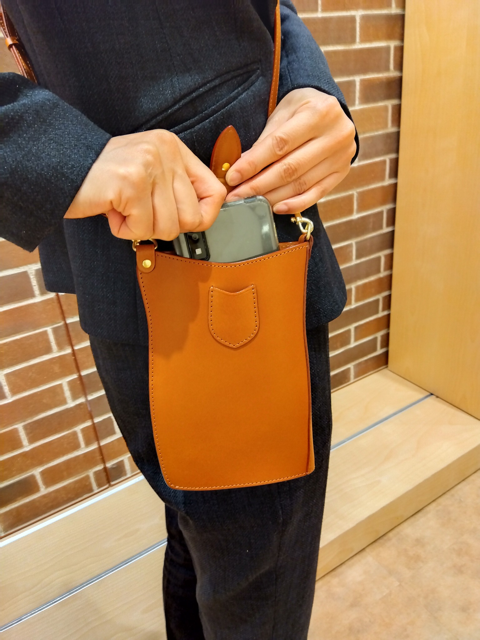 鞄 いたがき - 鞄 いたがき added a new photo