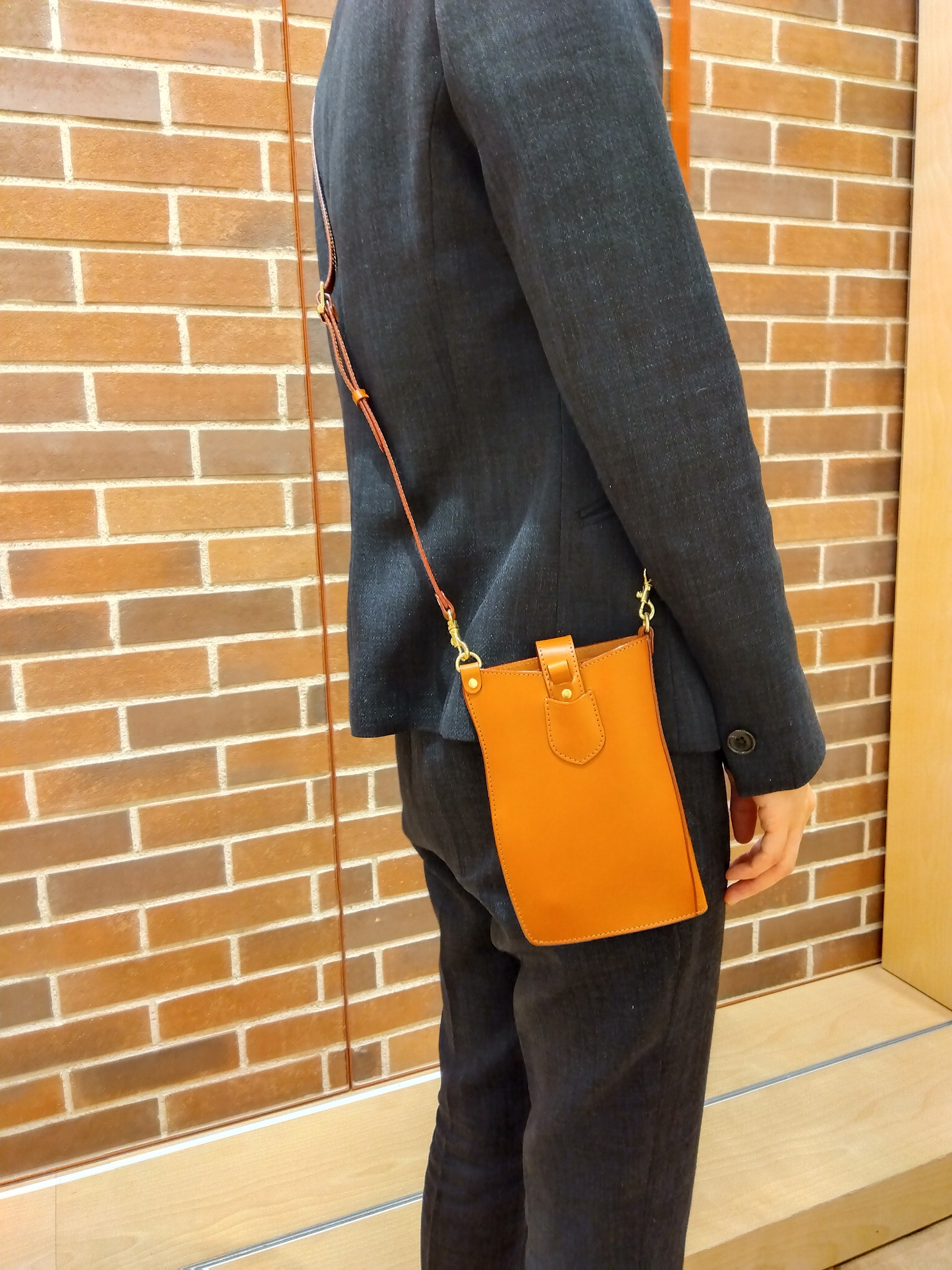 鞄 いたがき - 鞄 いたがき added a new photo