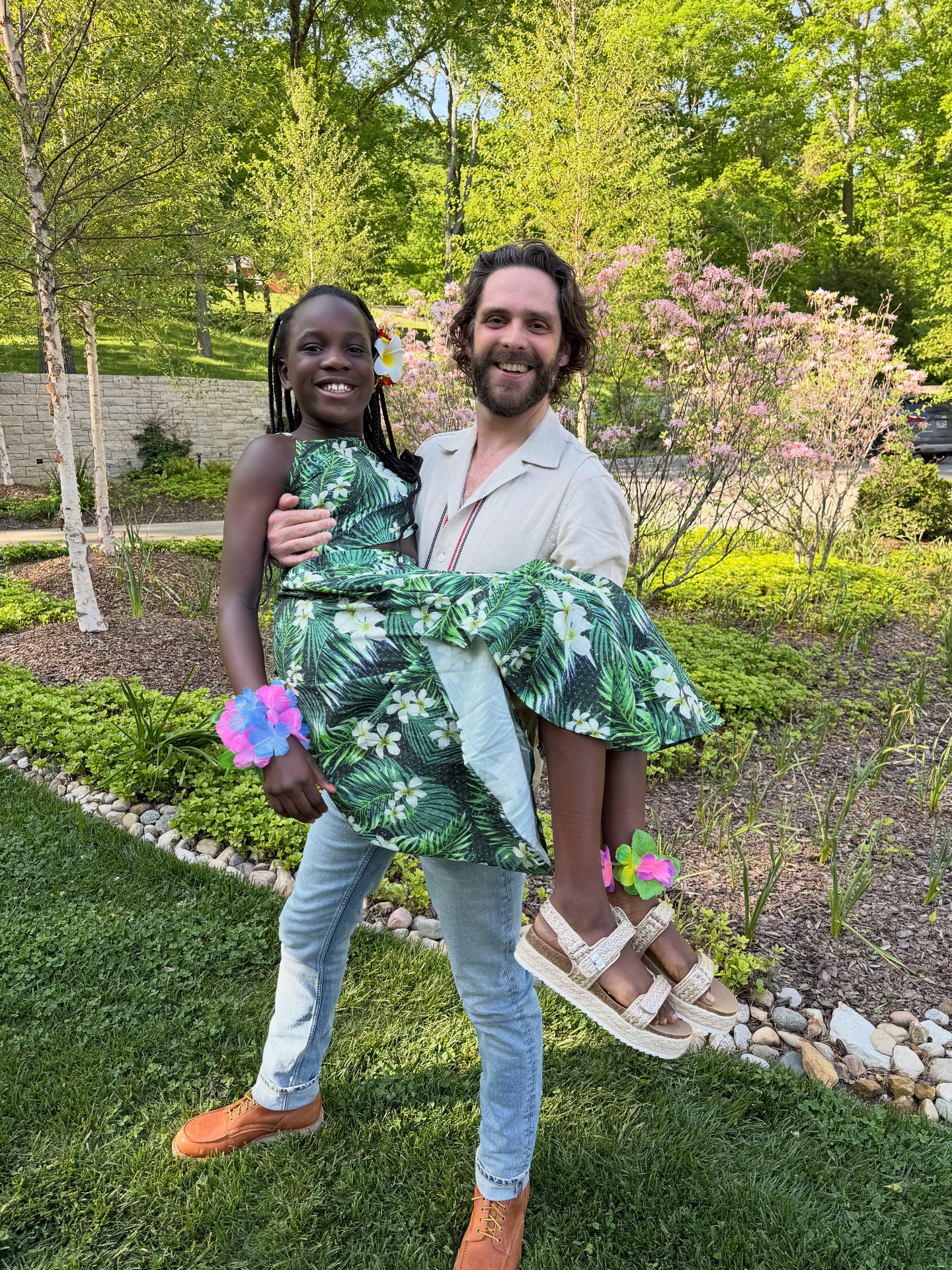 Thomas Rhett - Thomas Rhett added a new photo.
