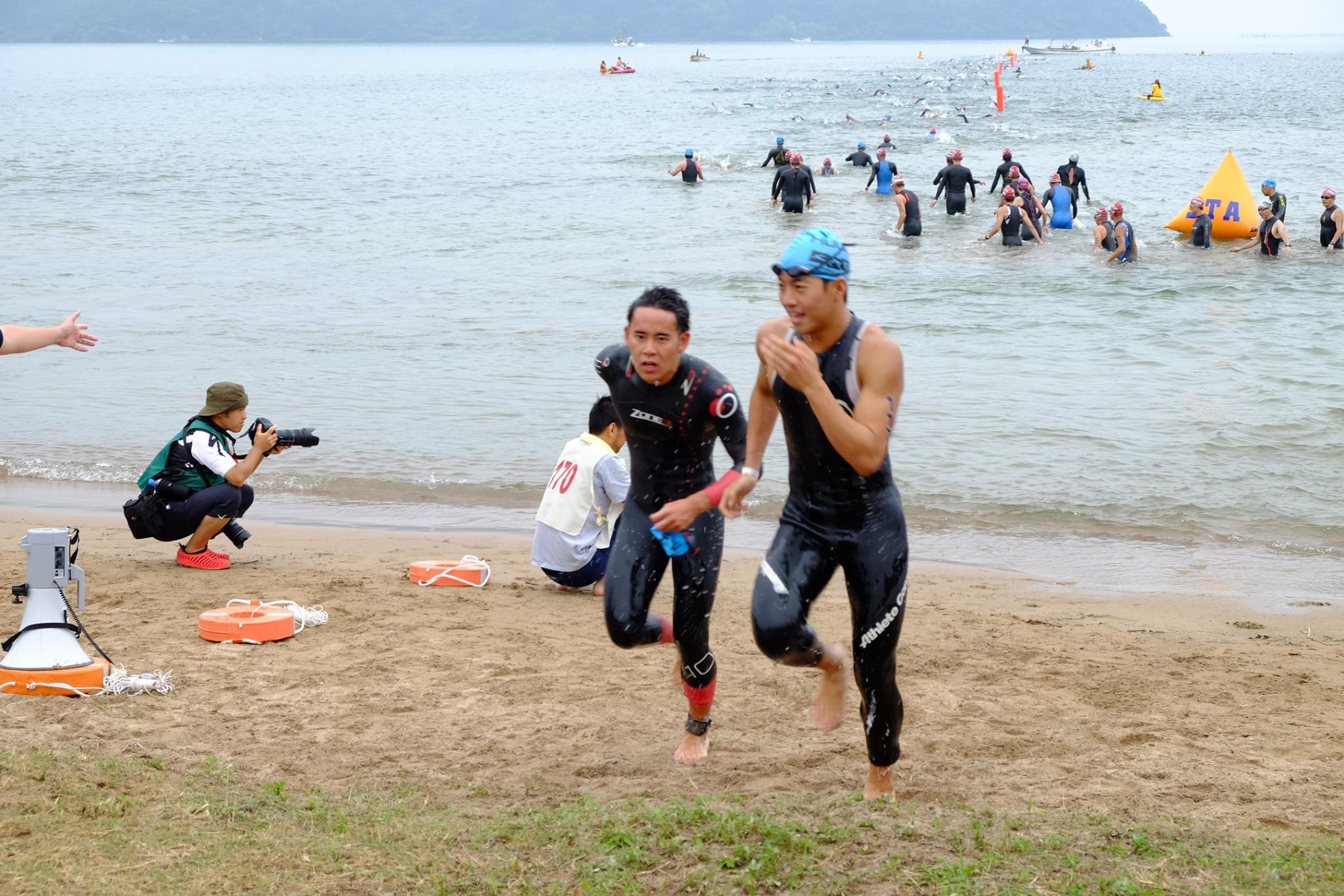 琵琶湖で泳ぐのは プールと違ってコースロープもないし びわ湖トライアスロンin近江八幡 Facebook