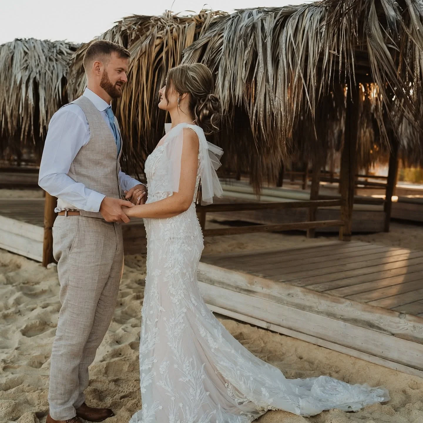 browning wedding dress Love doesn't make the world go round; love is what makes the ride worthwhile.” —Elizabeth Barrett 💍Lauren + Glenn ✨ Such stunning, romantic moments captured of such a beautiful day shared Step out in Cameron Plus black Corset-Back Lace-Up Beaded-Bodice Long Size:AU12 - (US8)