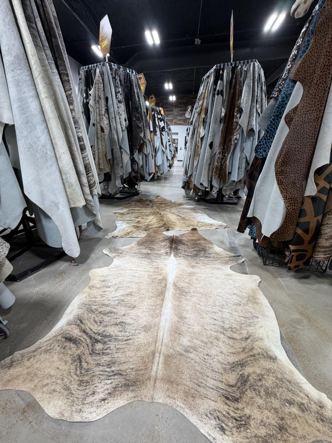 WESTERN MILLION SELLERS LP 2枚セット We have the perfect cowhide for you! Shop now: western-linens.com