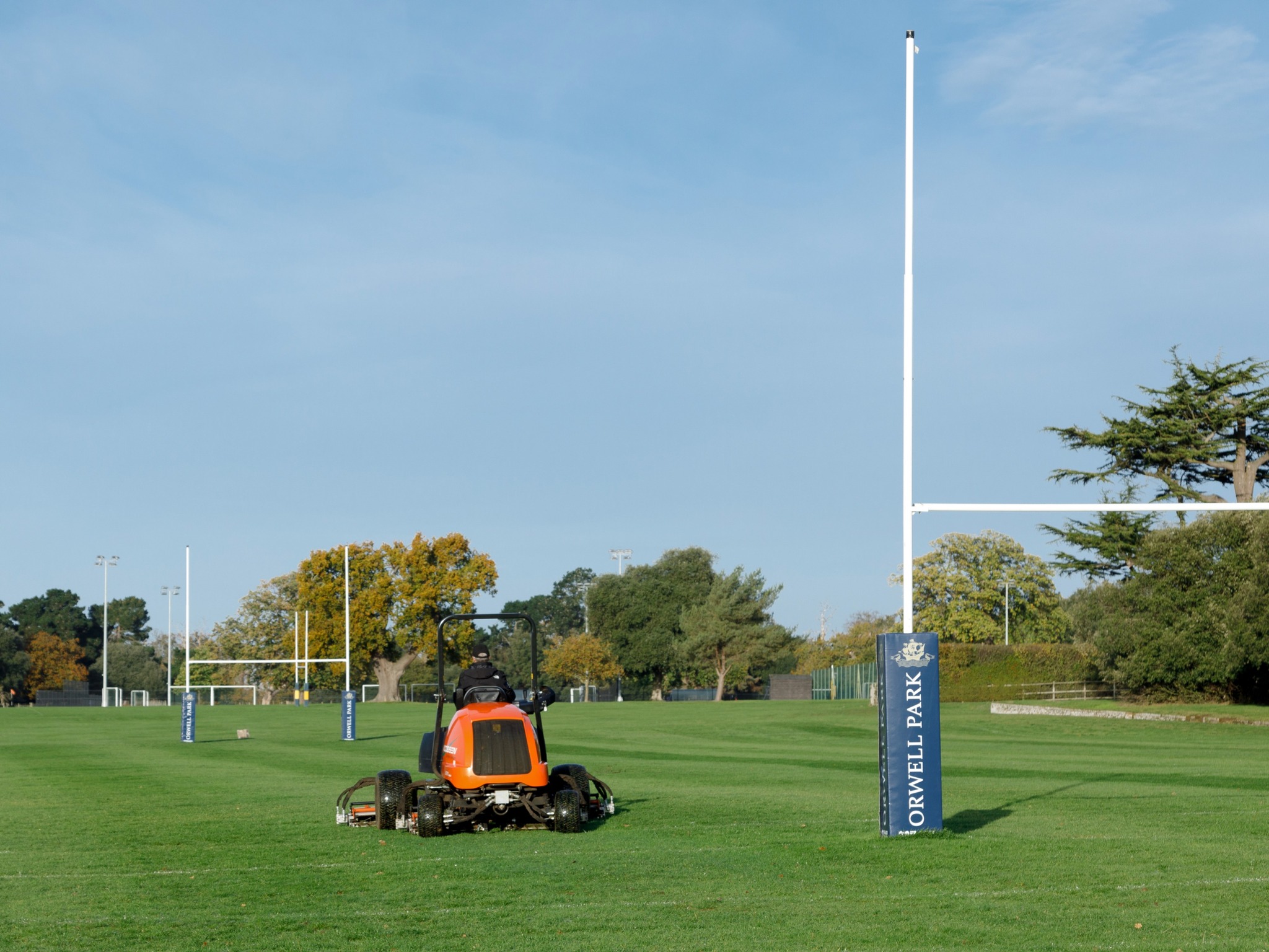 Jacobsen - With an adjustable cutting height, advanced SureTrac ...