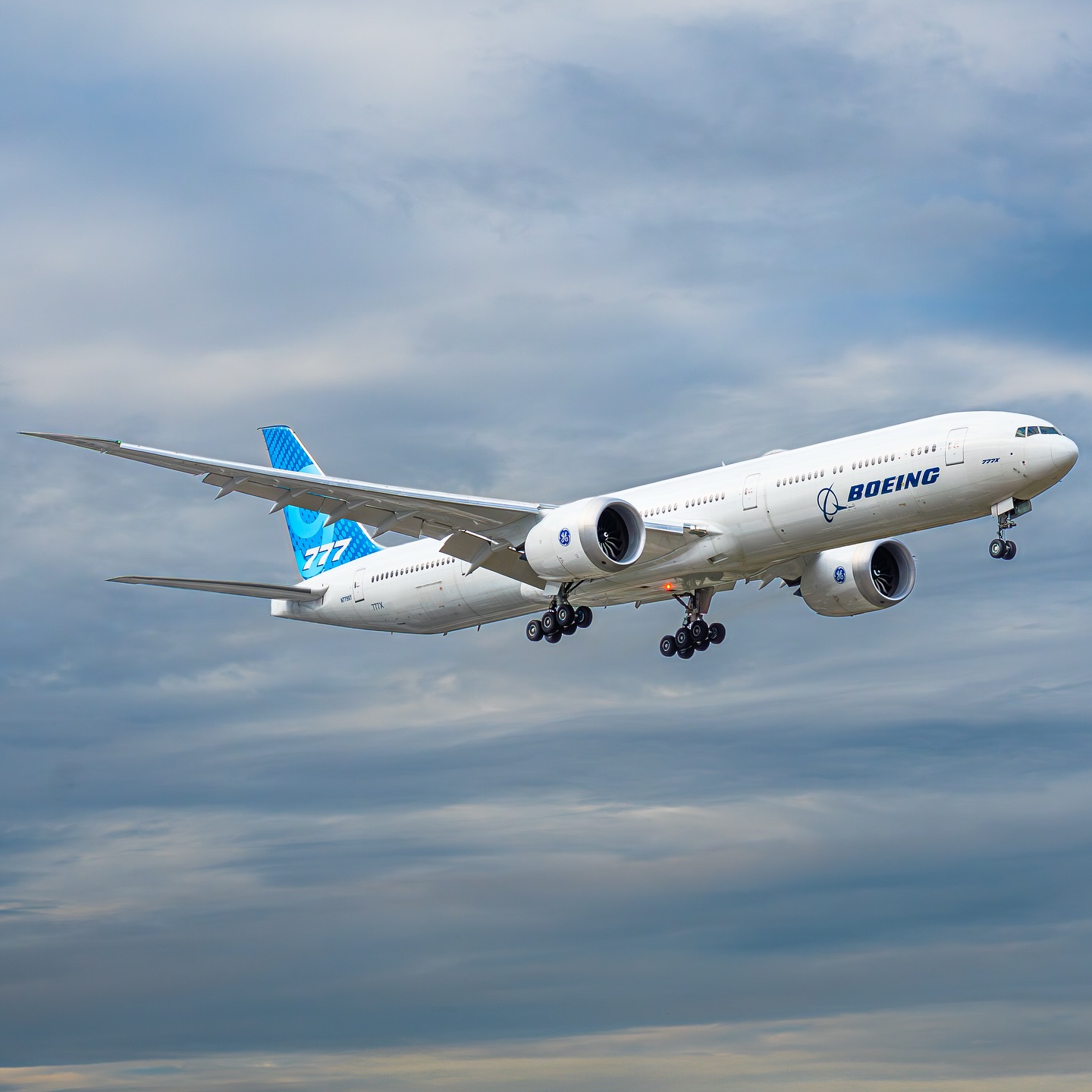 WH002, Boeing #777X (N779XX), blasting out of Boeing Field for