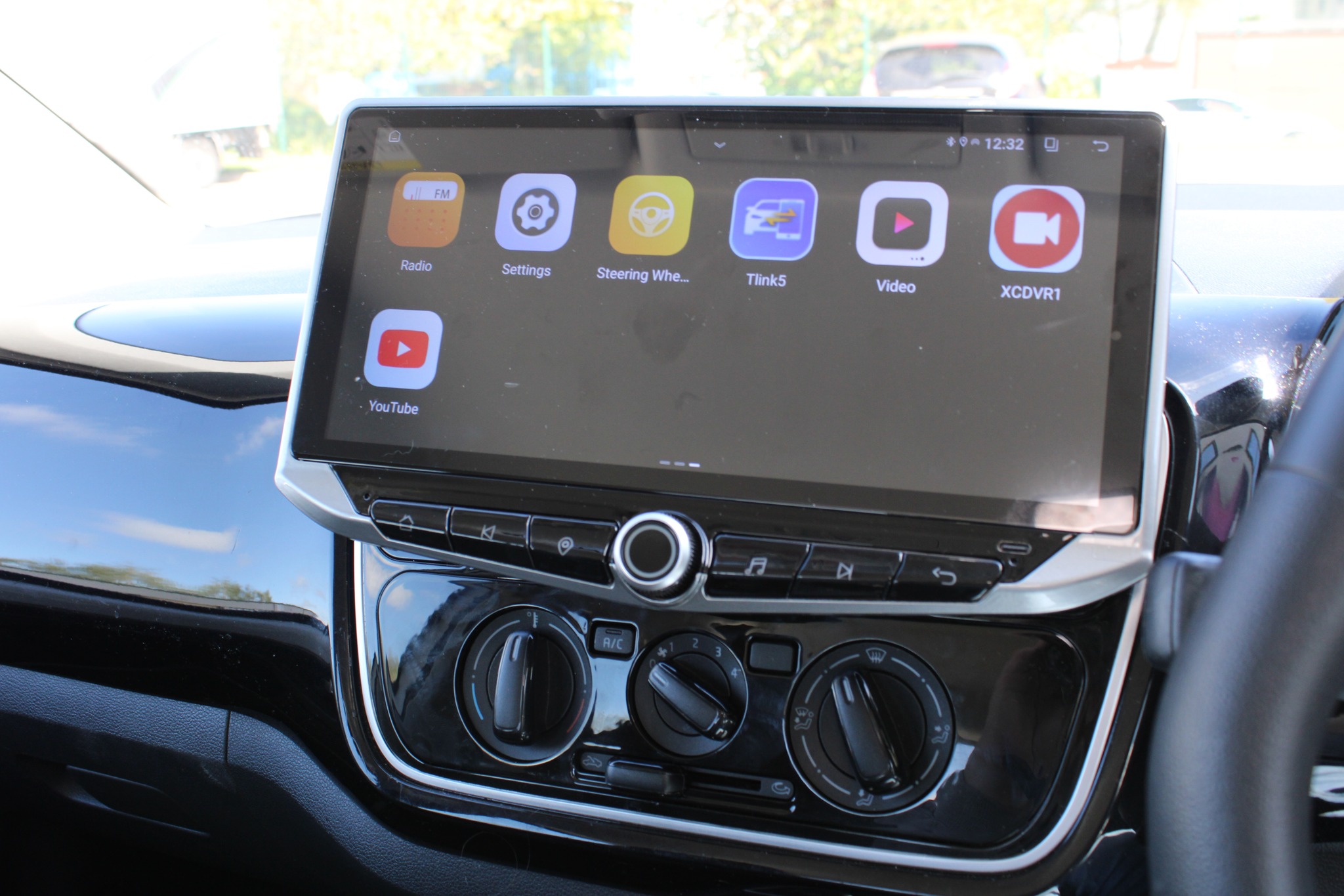 Does the VW Up MIB2 Entry radio have CP?