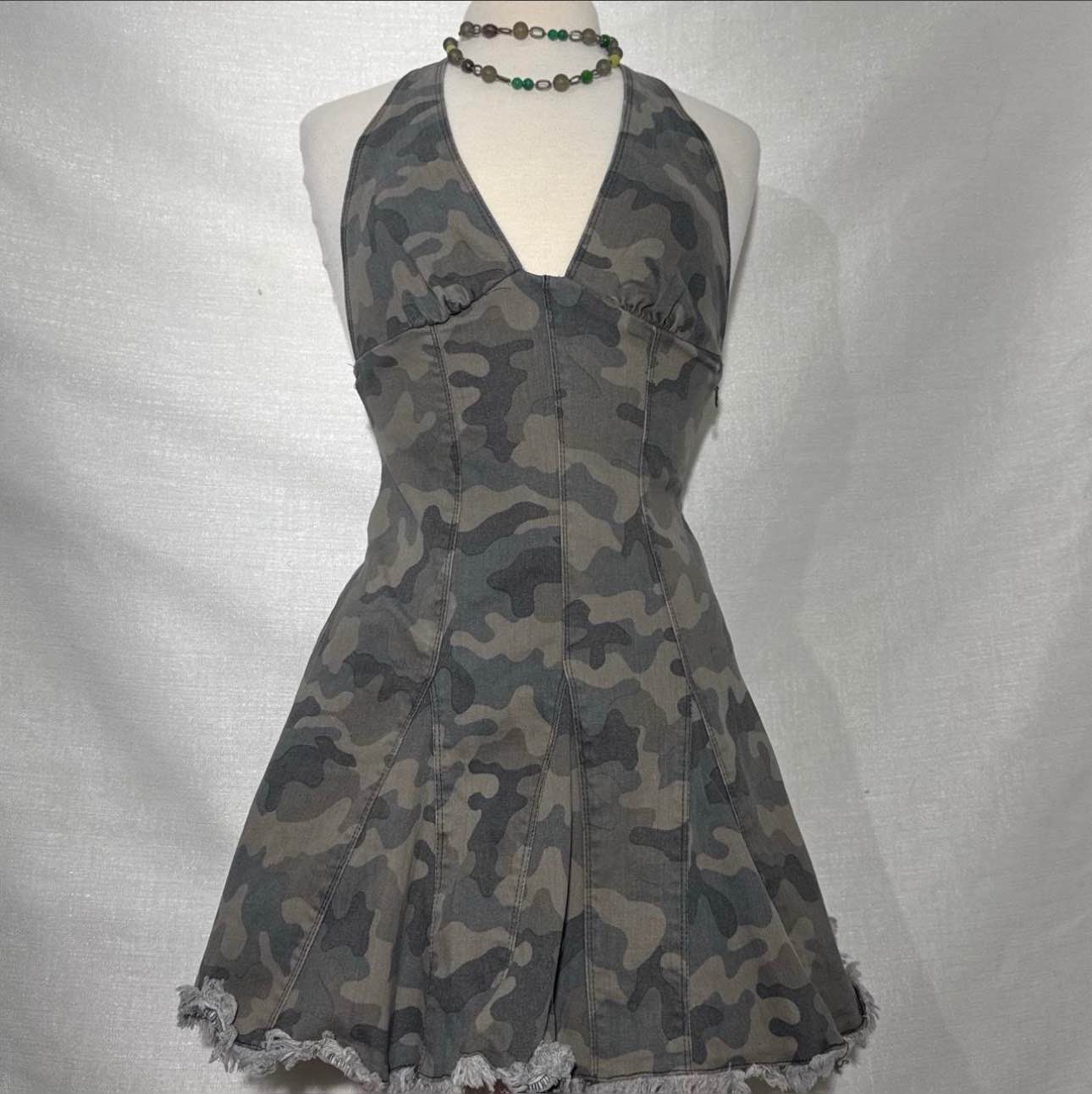 camo halter dress Kimchi Blue denim features a camouflage print and a raw-edge fringe hem 💚🖤 #mini #halter #dress #festival #corset ART-DECO