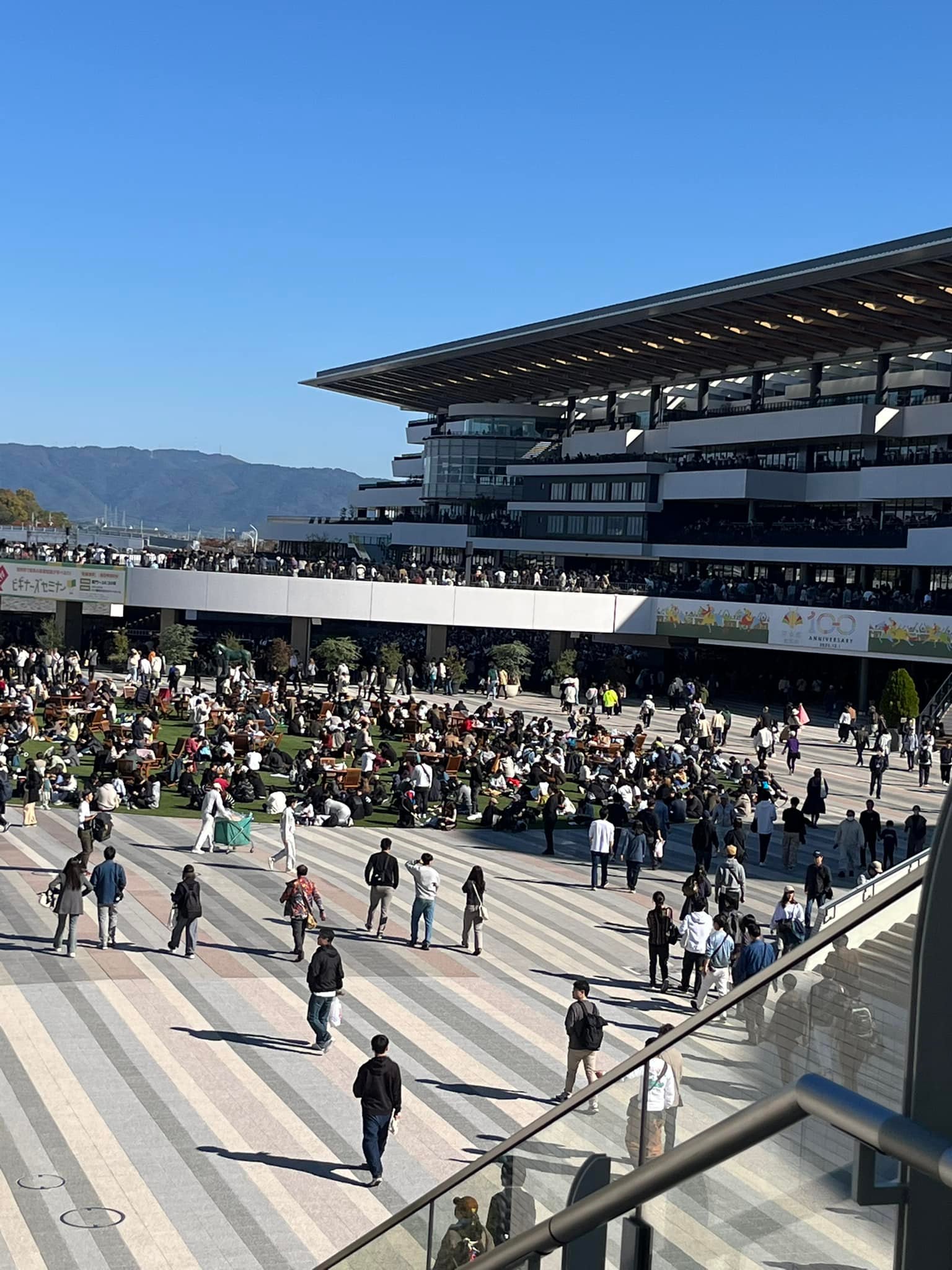 16日、淀の京都競馬場のエリザベス女王杯に夫婦で行ってきました 