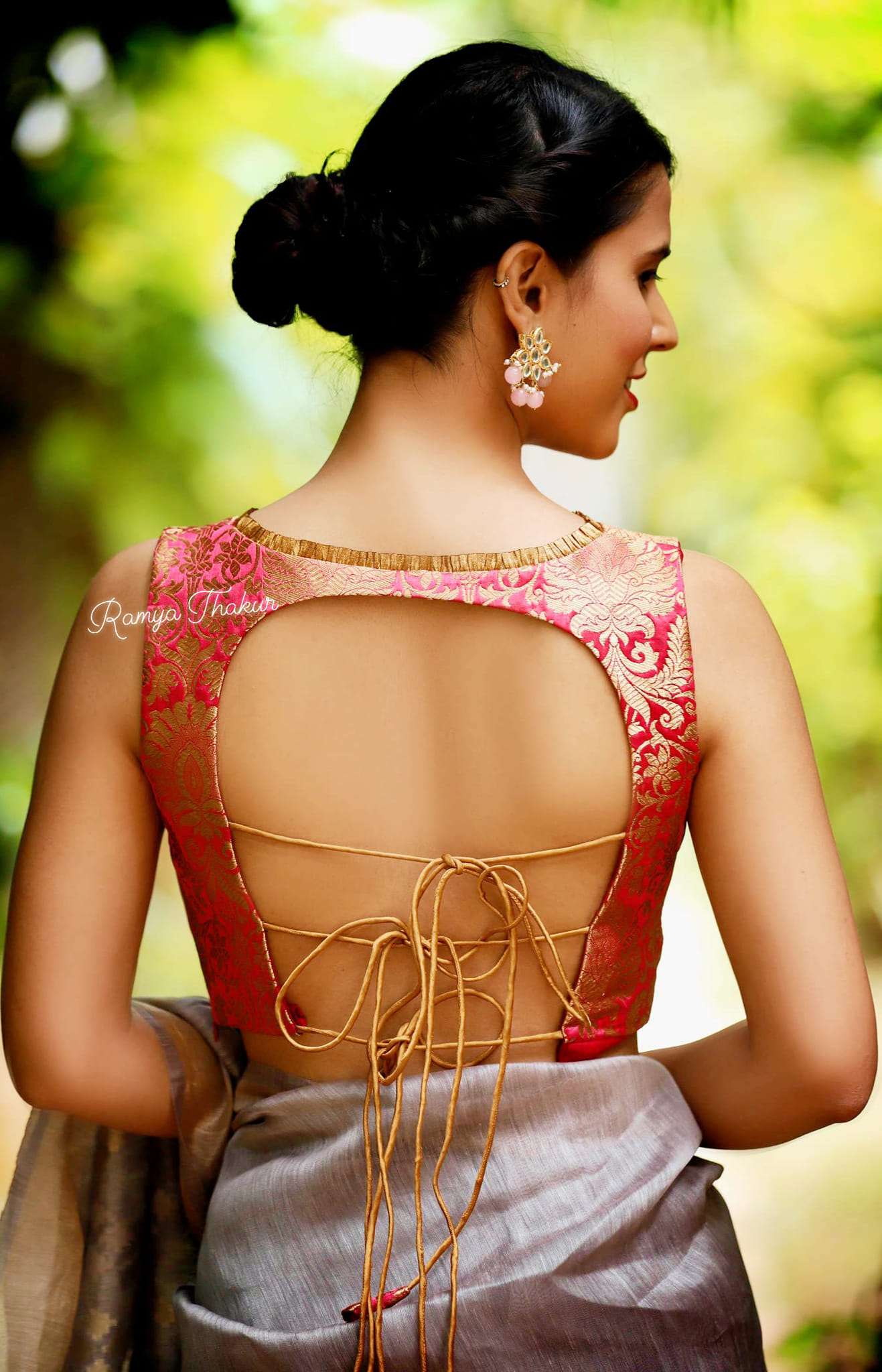 Bandhani blouse designs new #bandhaniblouse #trendingblouse #backneckblouse #letestblousedesigns #letestfashion #blouseideas #fbpost #facebookpost