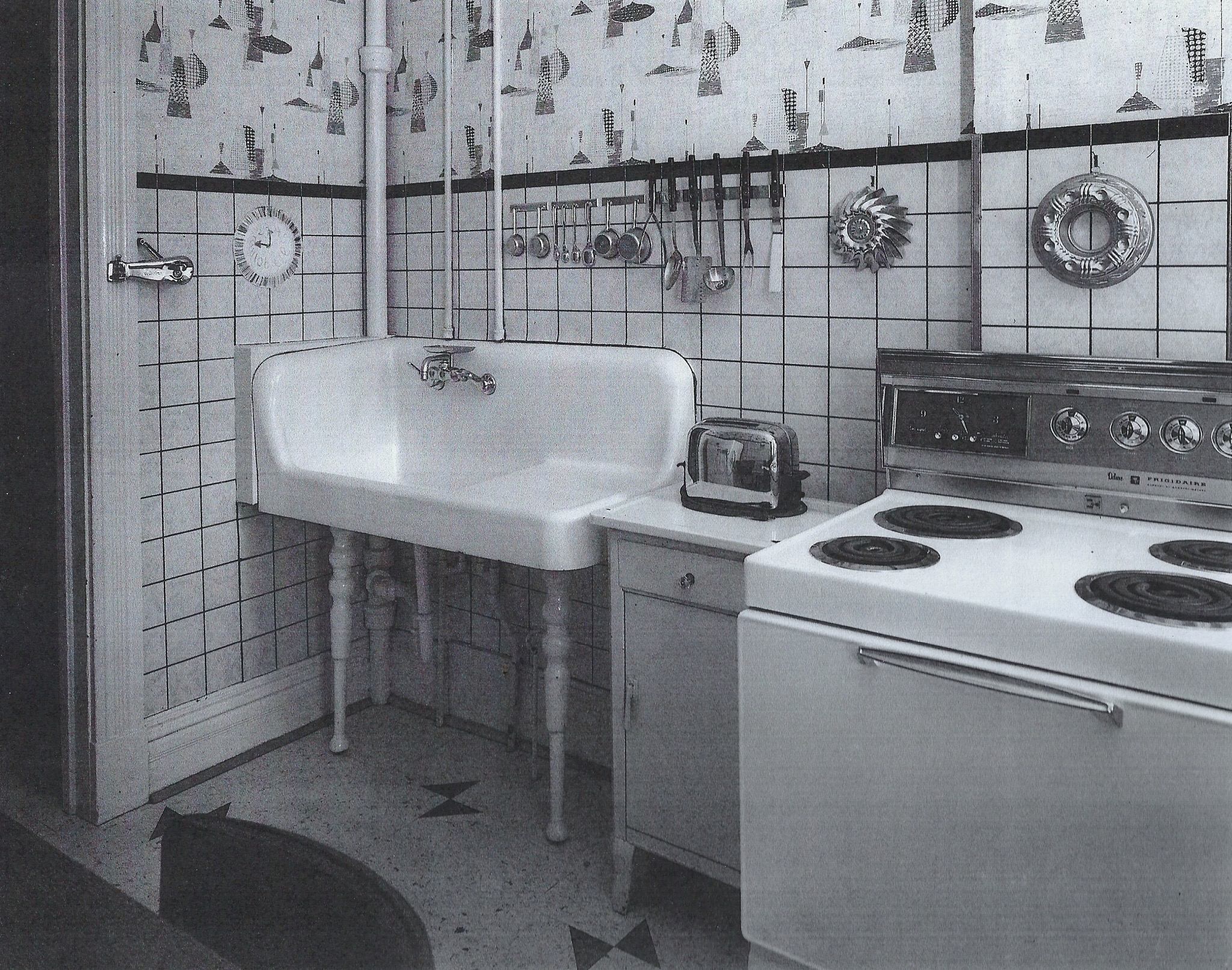Pullman - 📸 Here's a snapshot of a classic Pullman kitchen from the ...