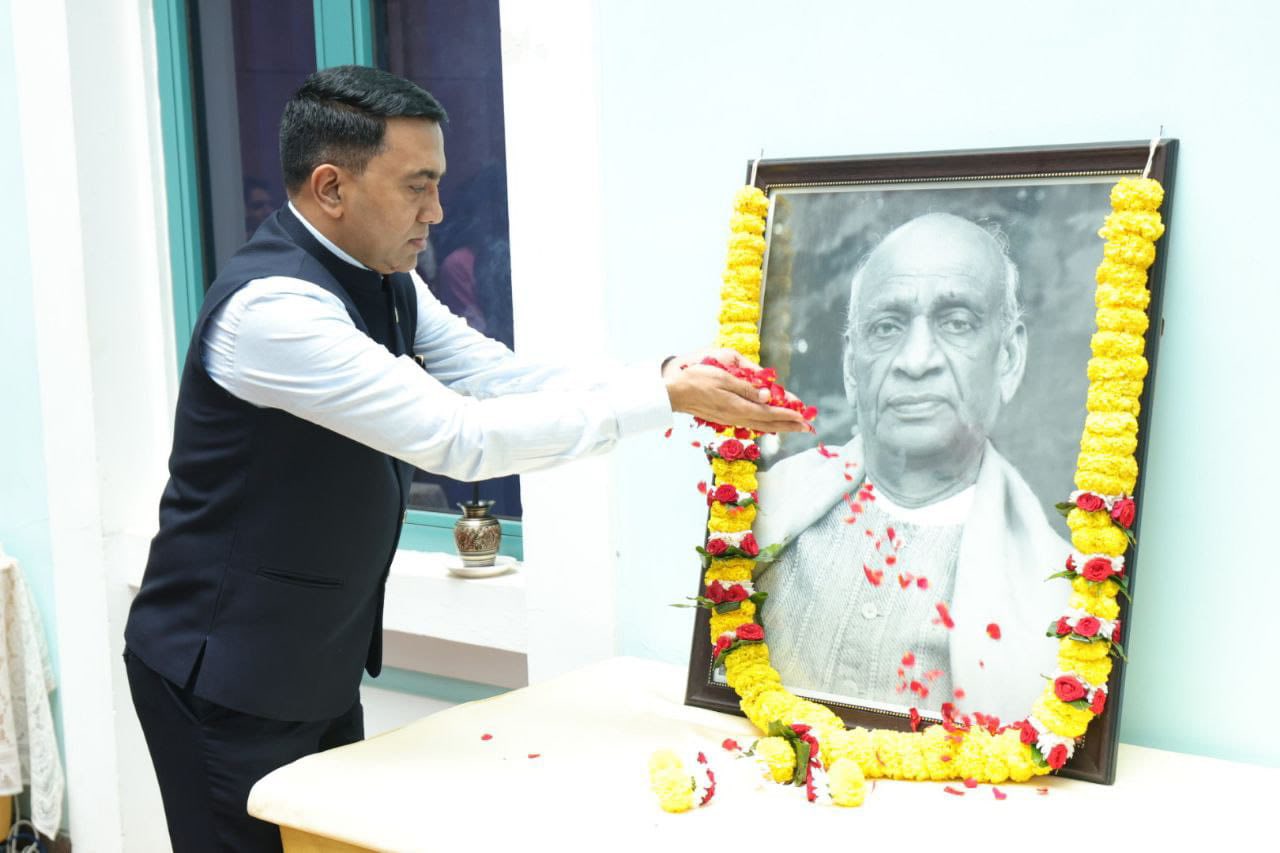 Paid heartfelt tributes to Sardar... - Dr. Pramod Sawant | Facebook
