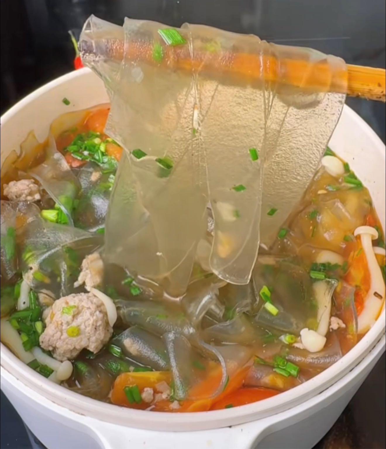 Các bác ơi cái miến rong này 100g tầm bn calo nhỉ ? Ko thấy ai ăn kiêng ...