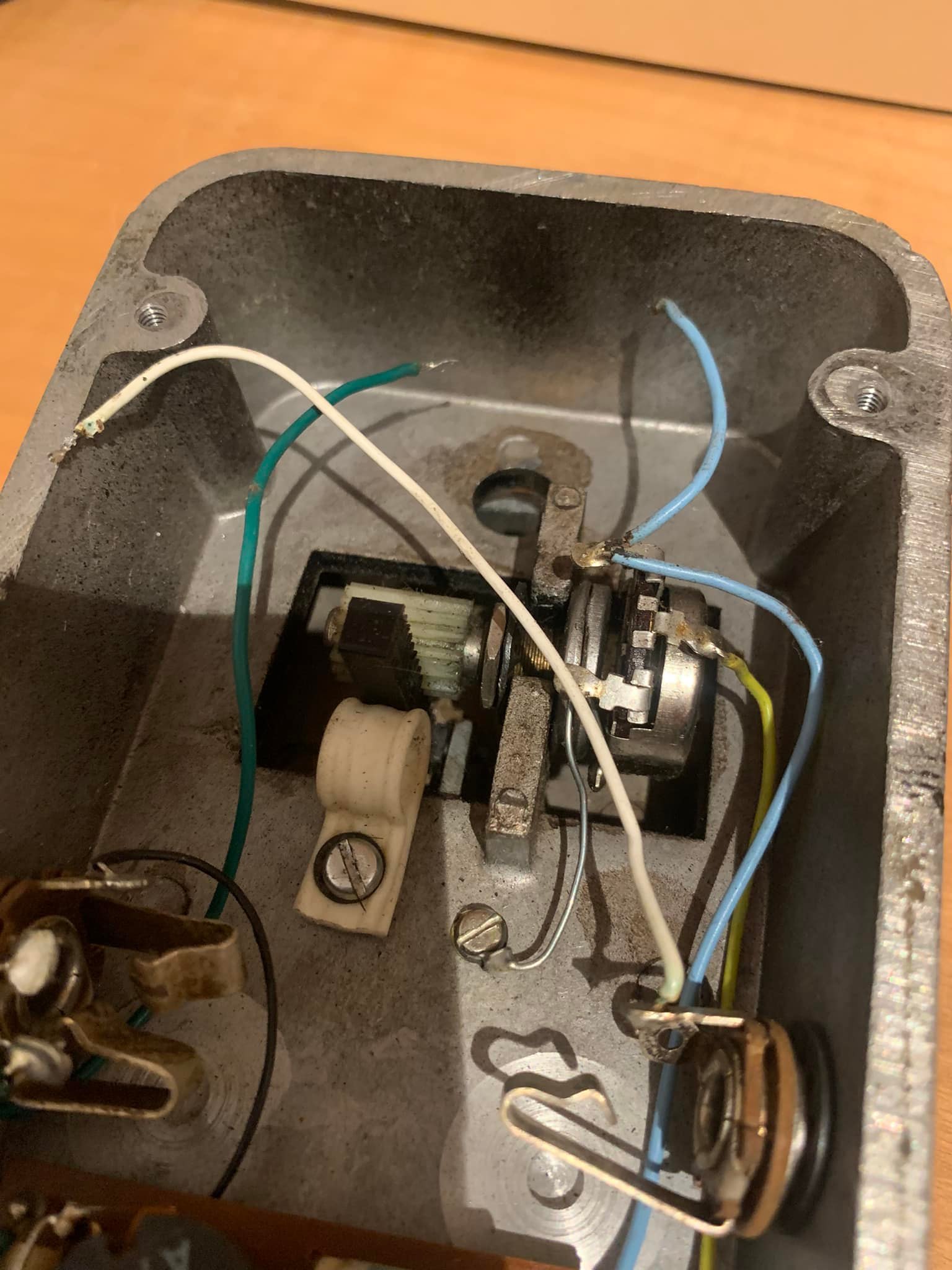 Vox wah circuit identification help needed
