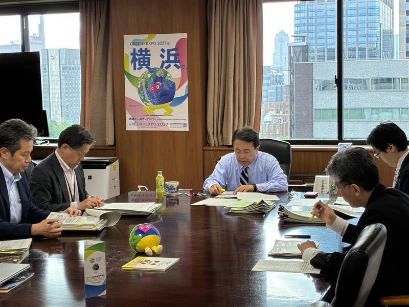 答弁勉強会なう。 昨日、#衆議院予算委 で34問の質問にお答えしました