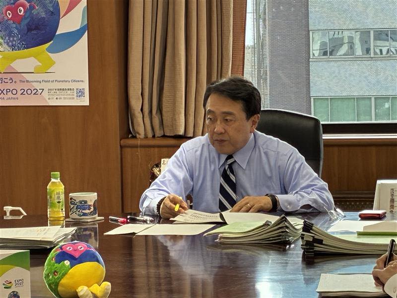 今質問してる方でしめきります！ 答弁勉強会なう。 昨日、#衆議院予算委 で34問の質問にお答えしました