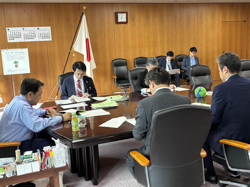 答弁勉強会なう。 昨日、#衆議院予算委 で34問の質問にお答えしました