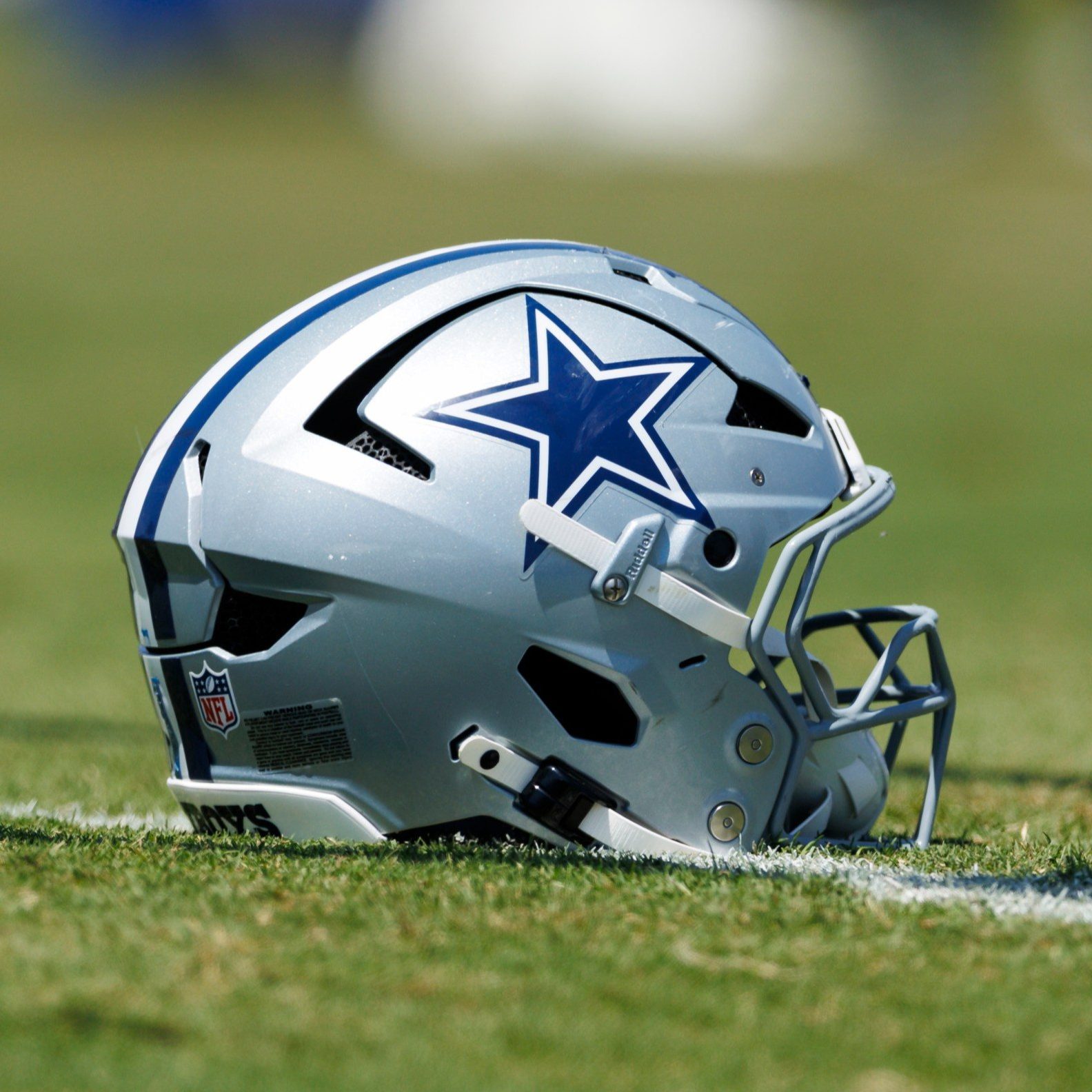 dallas cowboys nfl infrared football helmet heater Authentic SpeedFlex The SpeedFlex helmet has quickly become the most popular helmet of choice by top NFL players Cowboys have agreed to terms