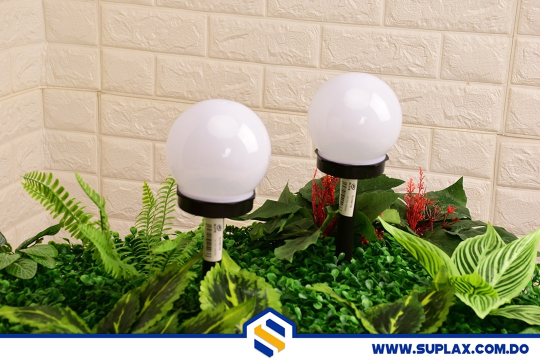 Suplax RD - Lampara Led solar tipo globo p/jardín.... | Facebook