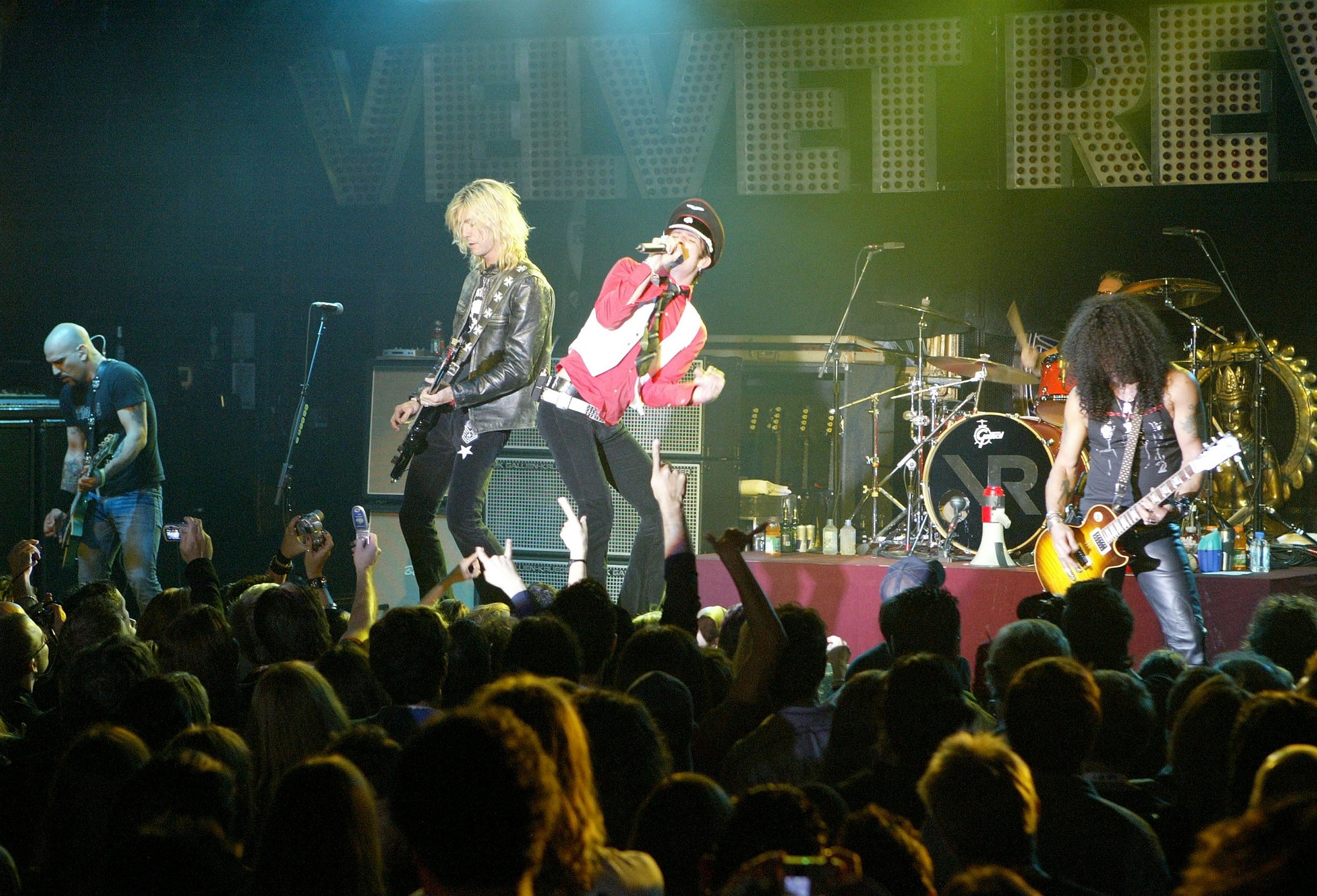 Velvet Revolver performs at Hard Rock Cafe in NYC, 2005