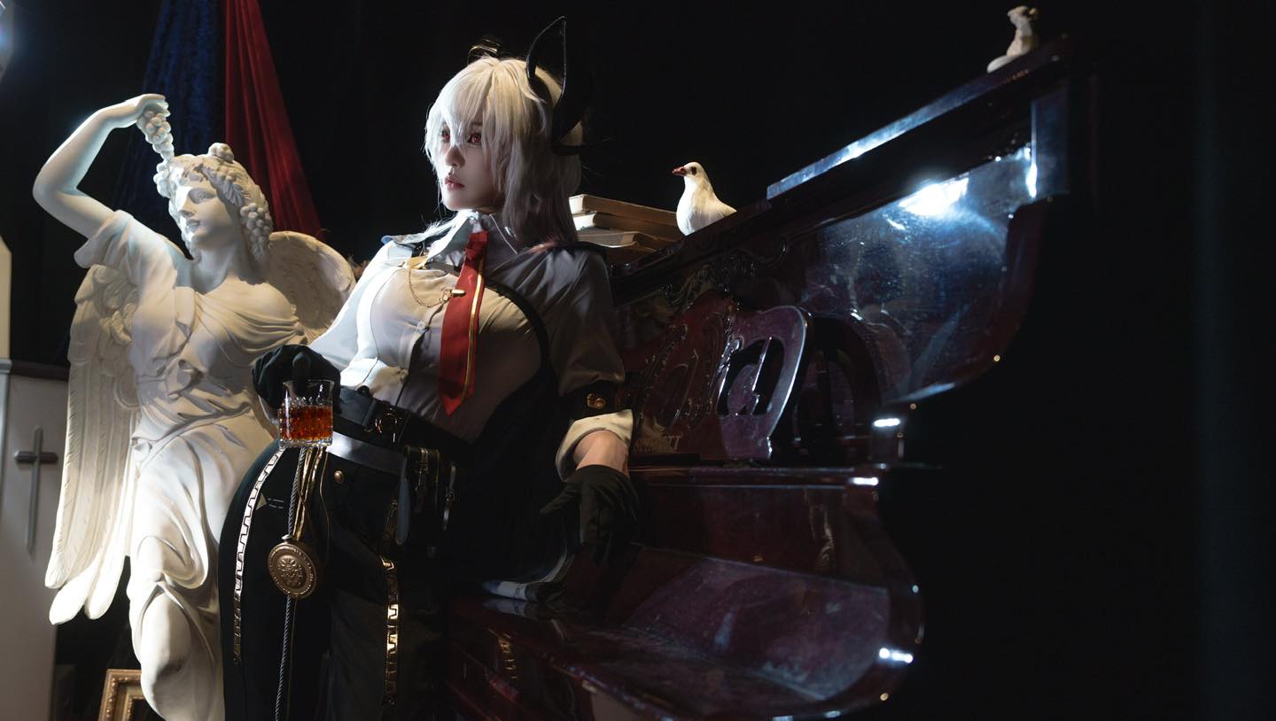 周荀/DenKa - 我跟攝影都到現場才發現coser 忘記帶鞋，我們都很震驚。 強力譴責coser 的不敬業... | Facebook
