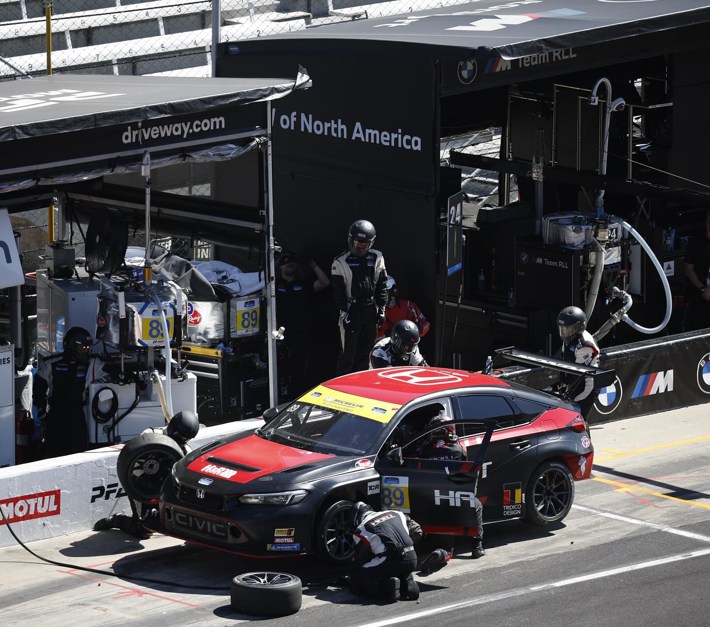 HART Road Race - Perfect pitstop by the crew and a driver... | Facebook